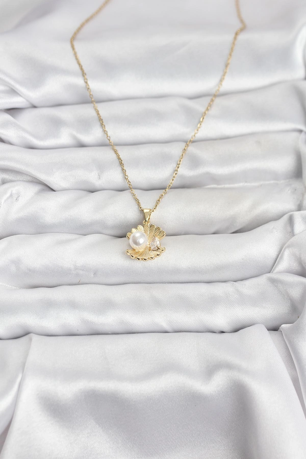 316L Çelik Zincir Gold Renk İstiridye İnci Model Zirkon Taşlı Kadın Kolye