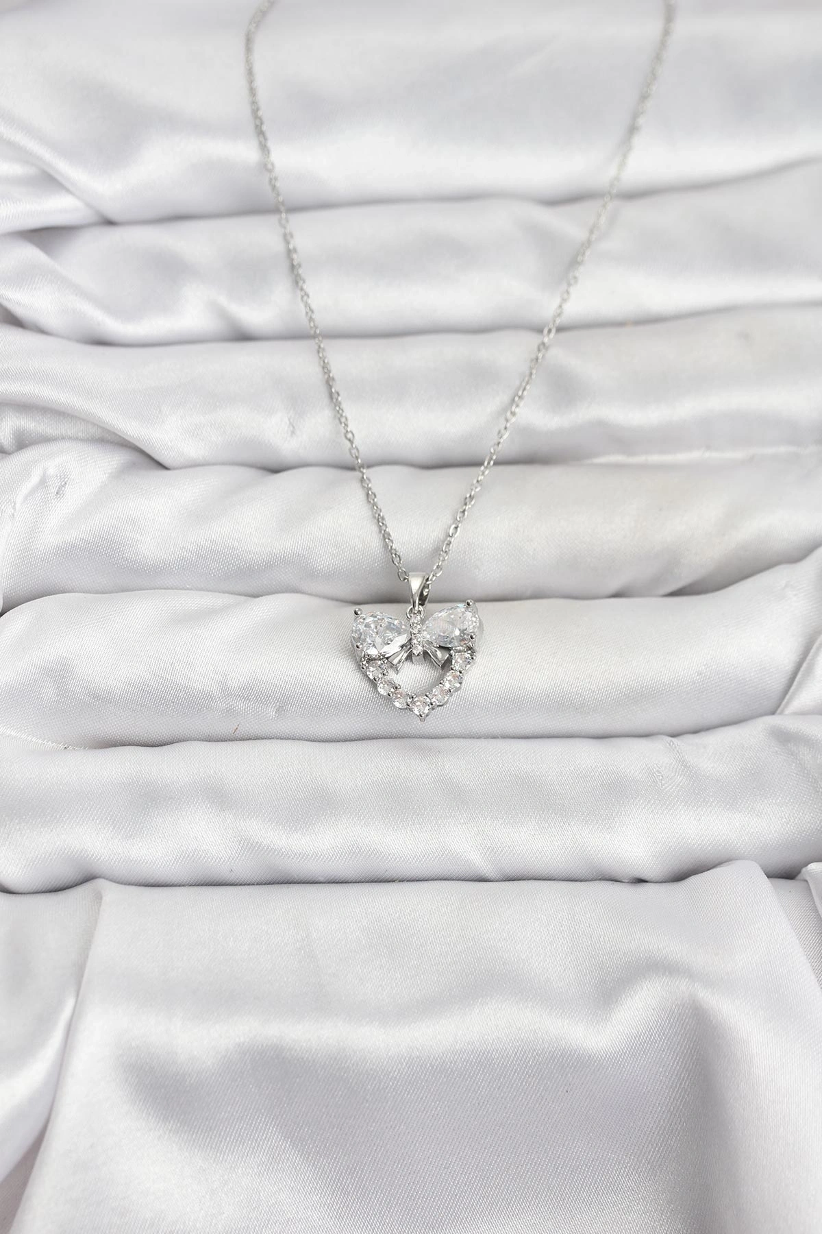 316L Çelik Zincir Gümüş Renk Kalp ve Fiyonk Model Zirkon Taşlı Kadın Kolye