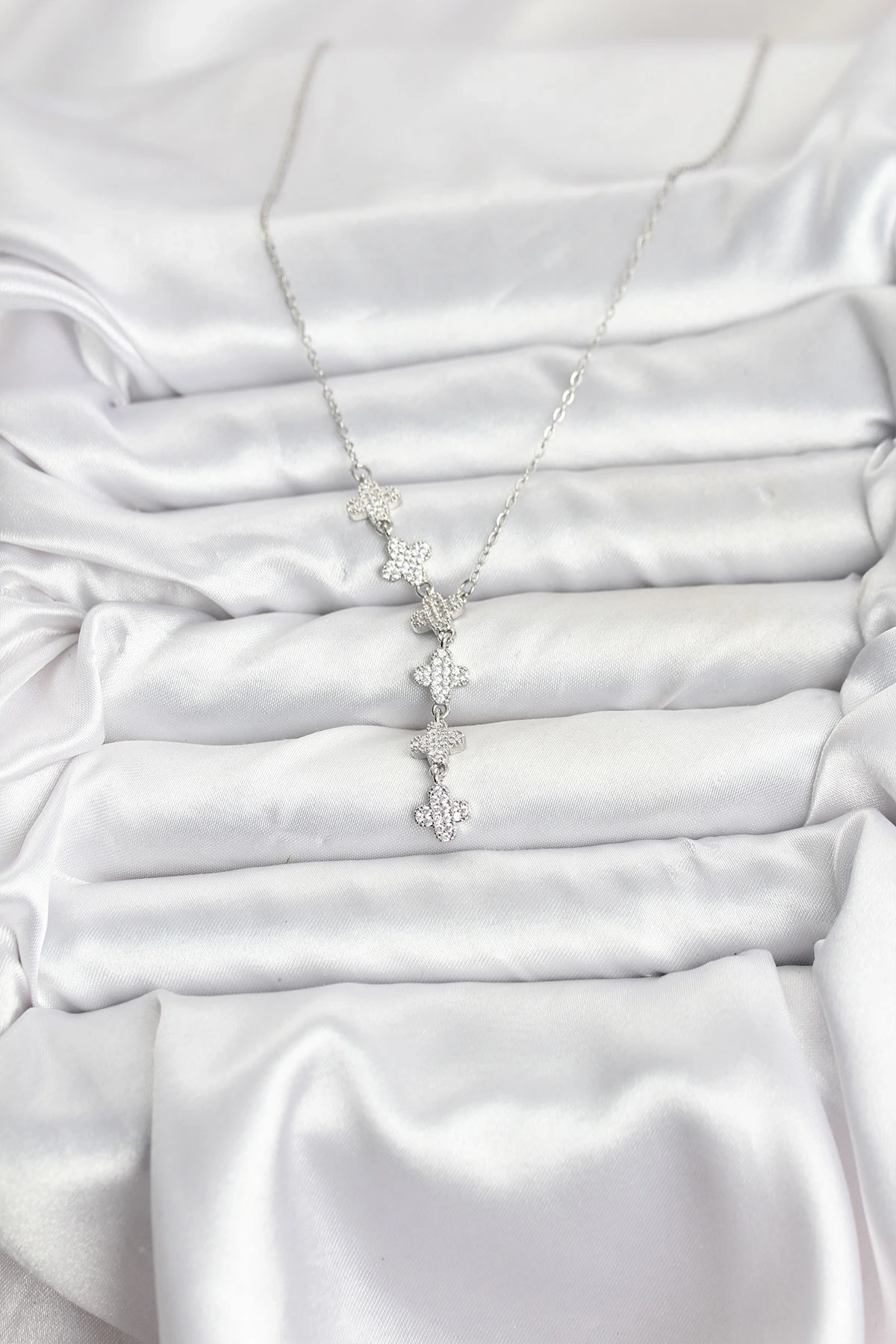 316L Çelik Zincir Gümüş Renk Yonca Model Kadın Kolye