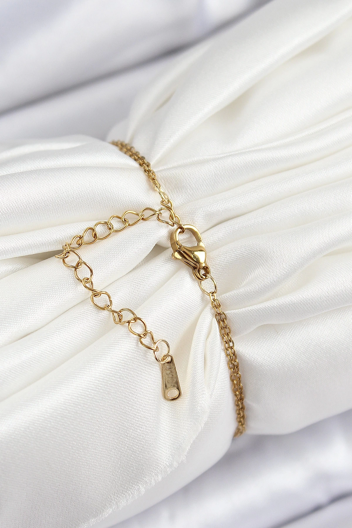 316L Çelik Zincir Mineli Sanatsal Portre Zirkon Taşlı Kelebek Detaylı Çiçek Model Gold Renk Kadın Bileklik