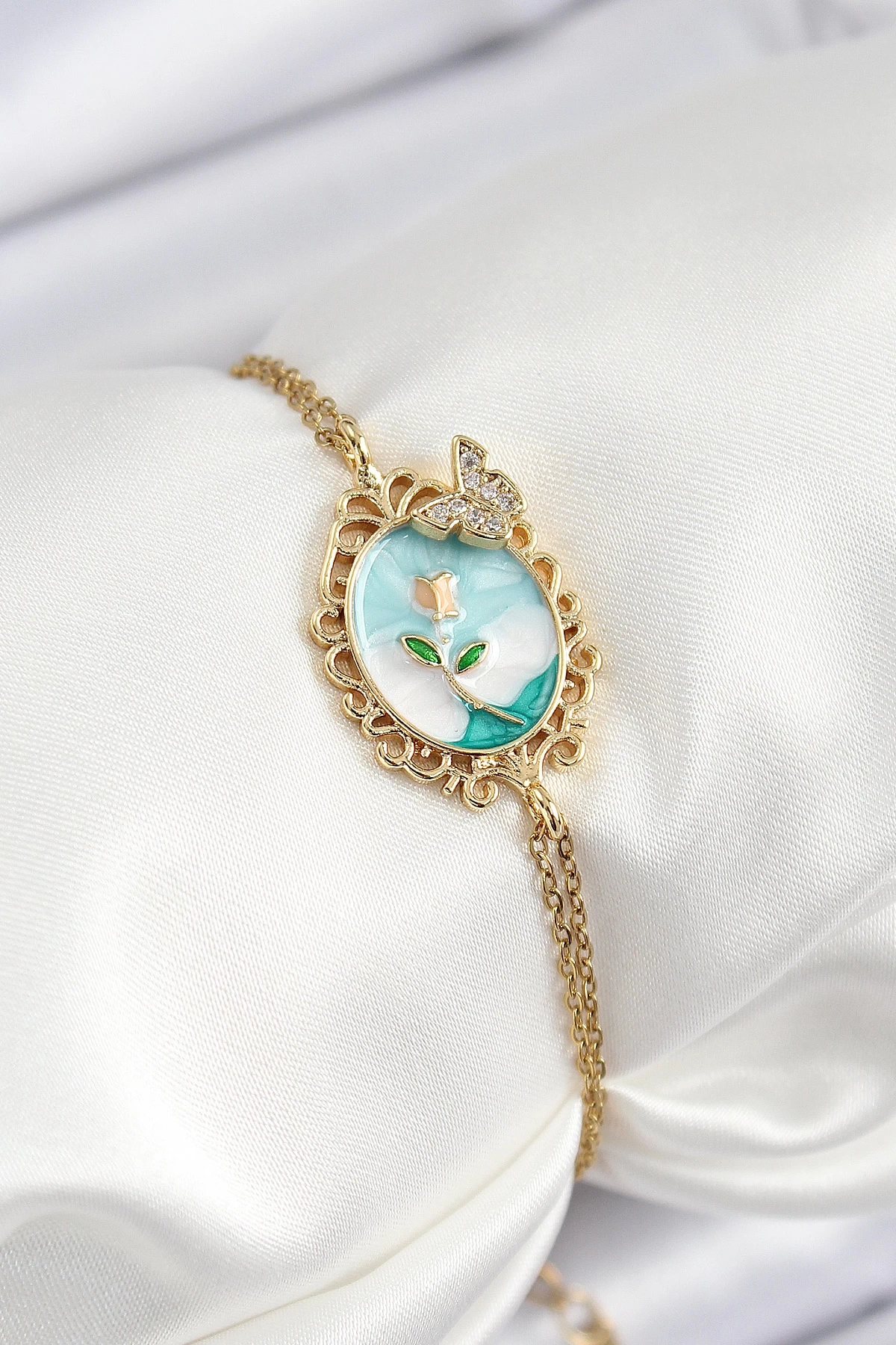 316L Çelik Zincir Mineli Sanatsal Portre Zirkon Taşlı Kelebek Detaylı Çiçek Model Gold Renk Kadın Bileklik