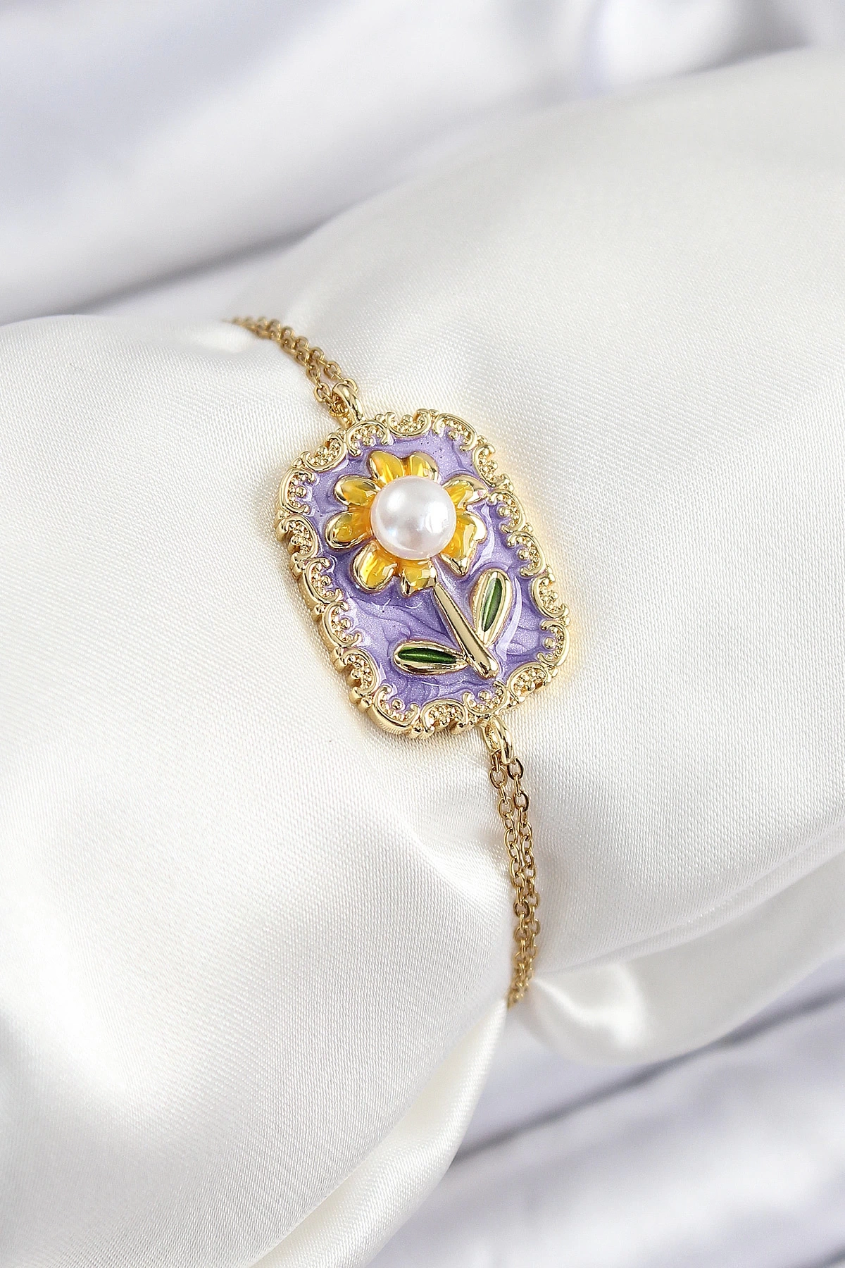 316L Çelik Zincir Mor Mineli Sanatsal Portre İnci Detaylı Papatya Model Gold Renk Kadın Bileklik
