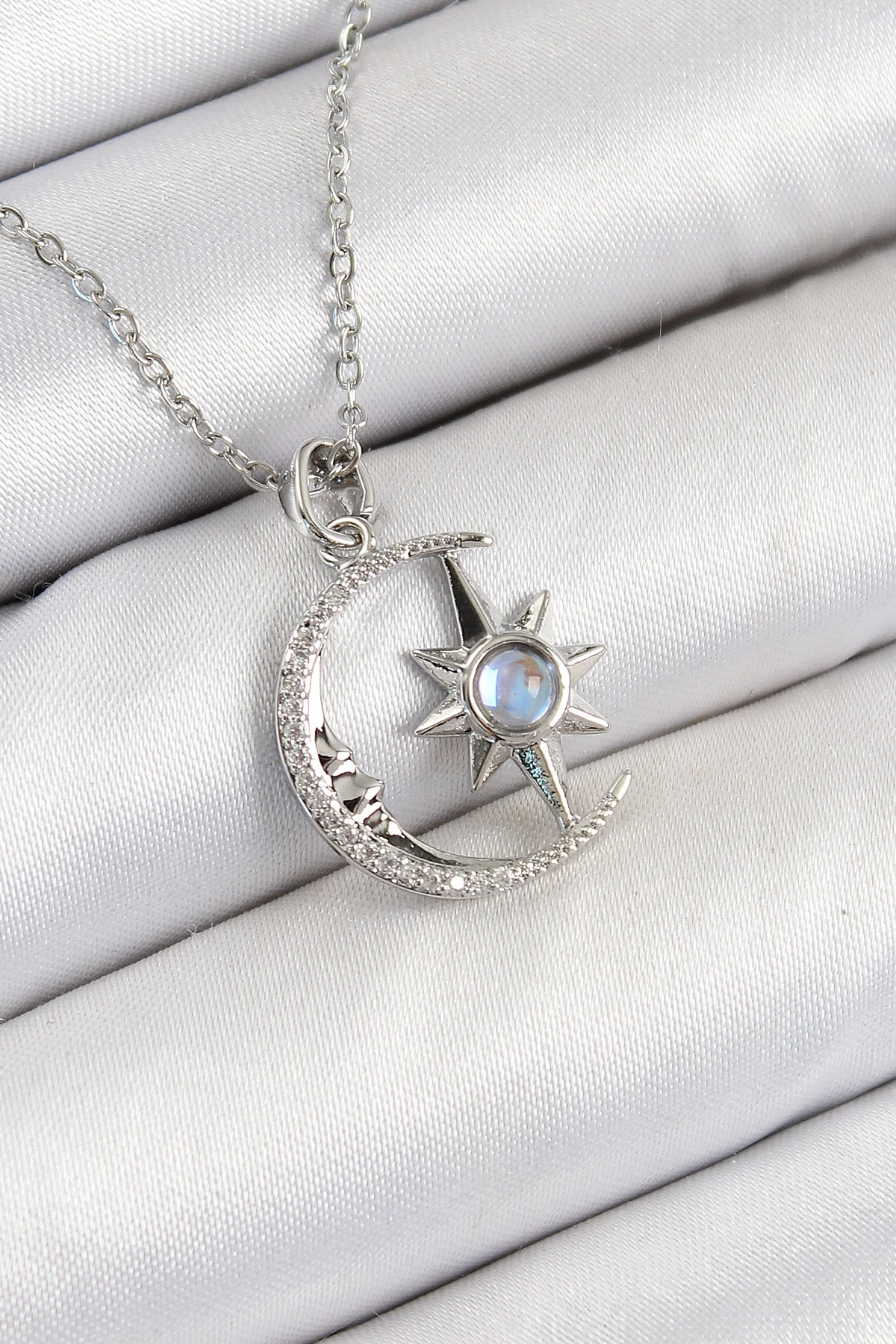 316L Çelik Zirkon Taşlı Kutup Yıldızlı Hilal Model Gümüş Renk Kadın Kolye