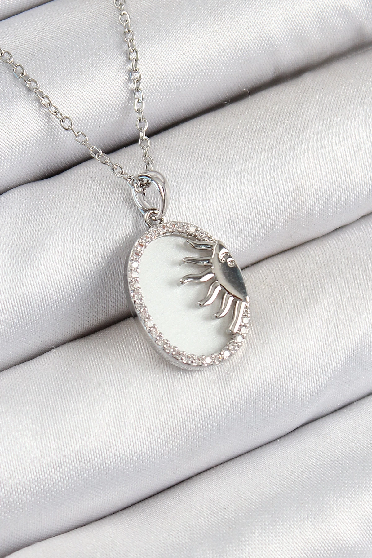 316L Çelik Zirkon Taşlı Yarım Güneş Model Gümüş Renk Kadın Kolye