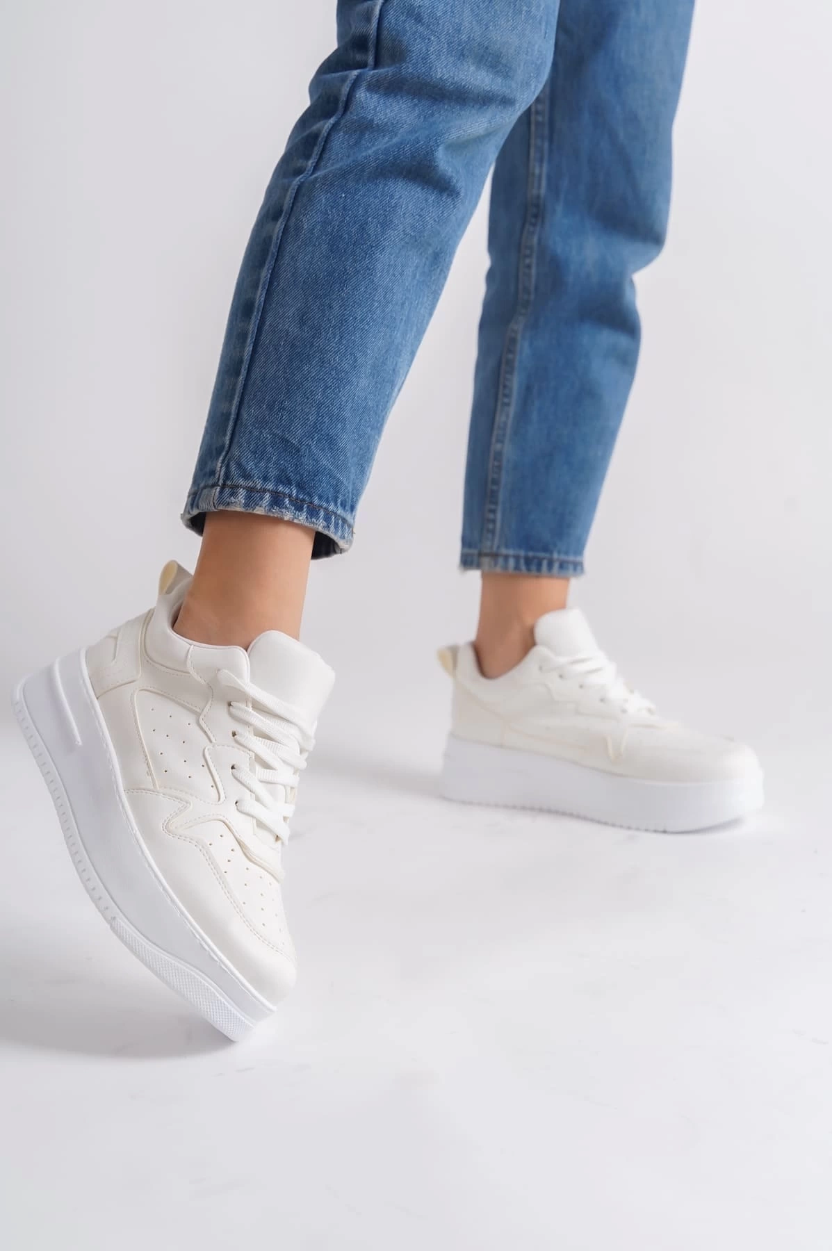 ALESSI Bağcıklı Ortopedik Taban Kadın Sneaker Spor Ayakkabı BT - Kırık Beyaz