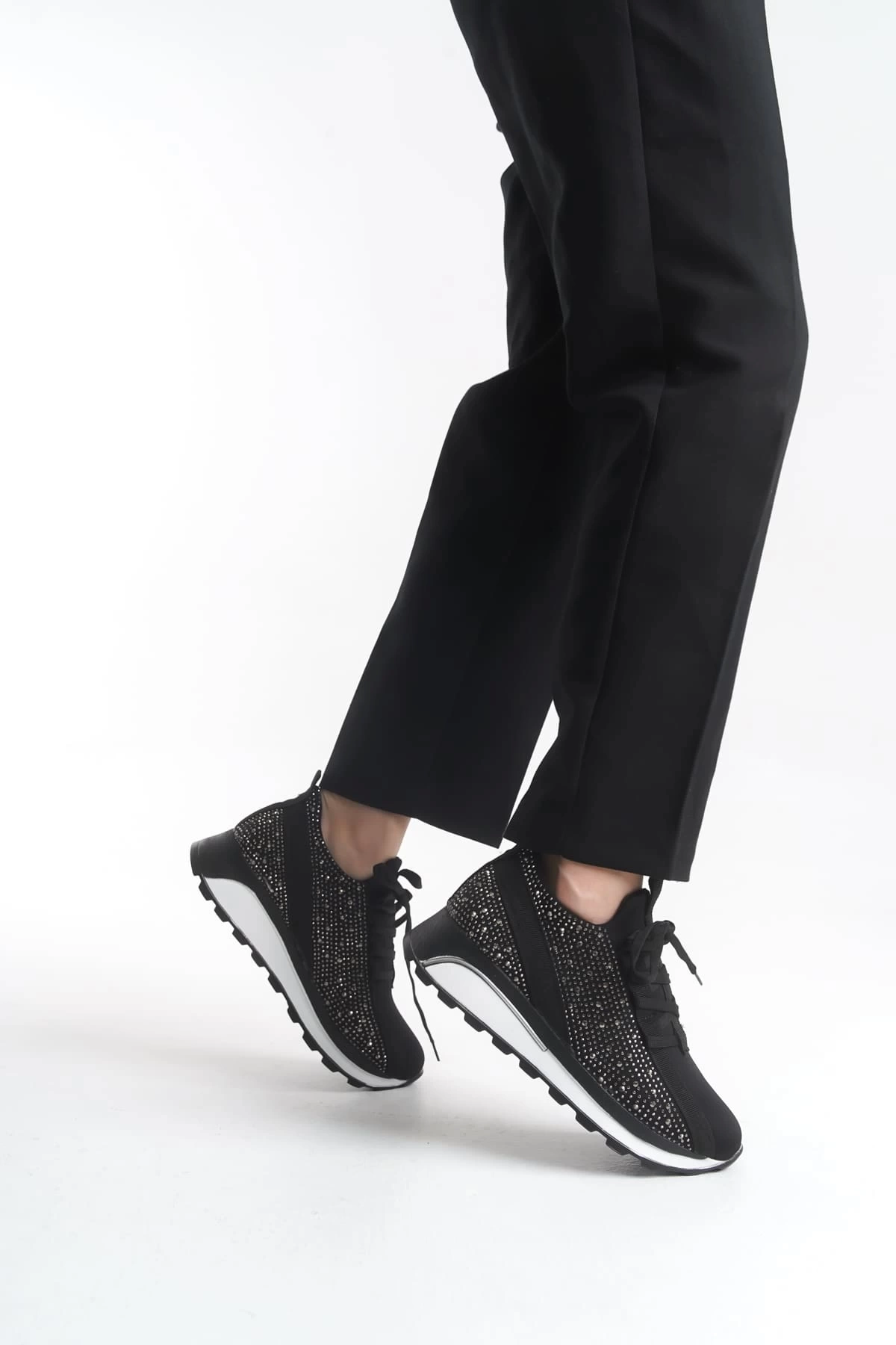 ALYA Bağcıklı Ortopedik Taban Taşlı Kadın Sneaker Spor Ayakkabı BT - Siyah