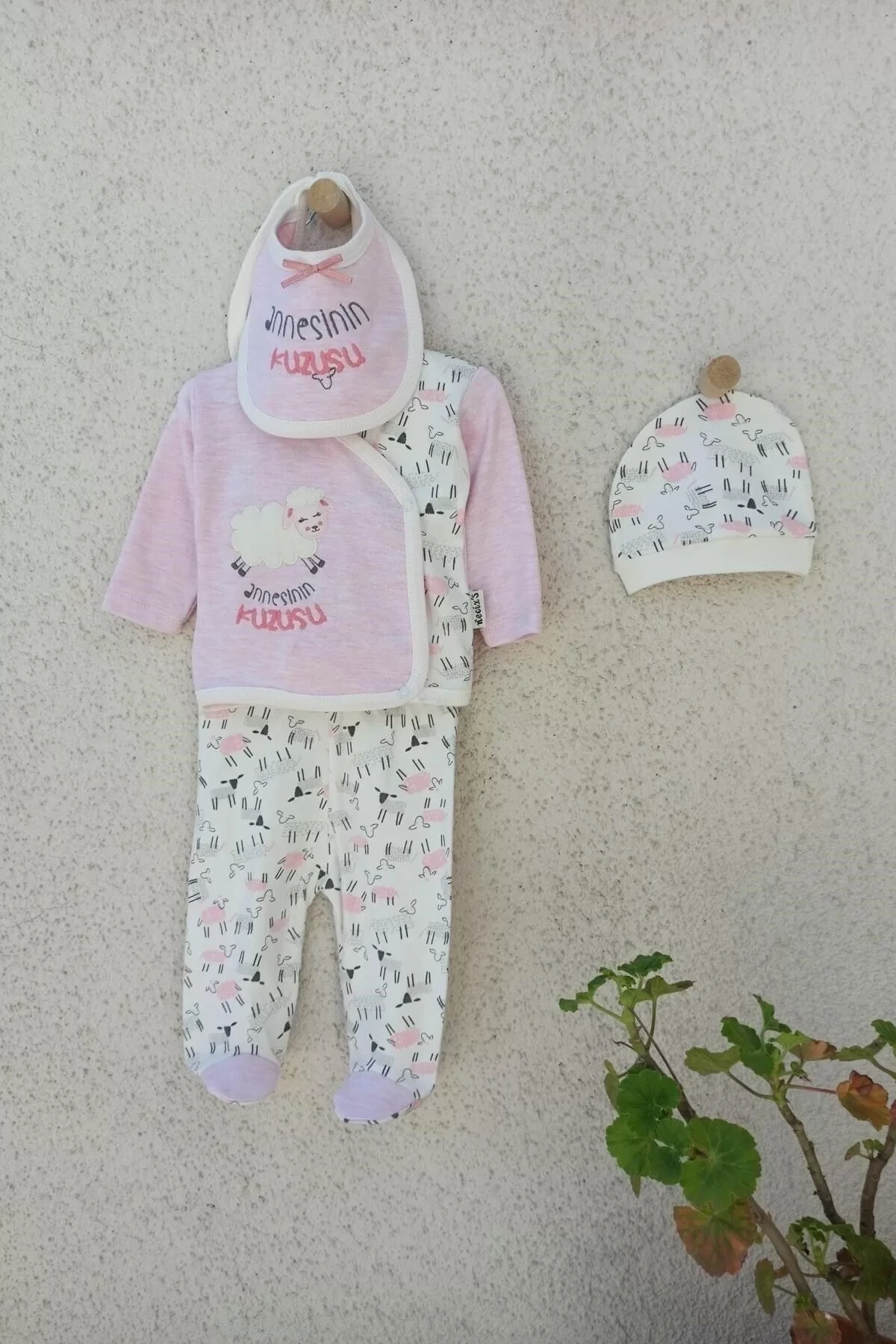 Annesinin Kuzusu Şapkalı Eldivenli 5li Kız Zıbın Seti 0-3 Ay