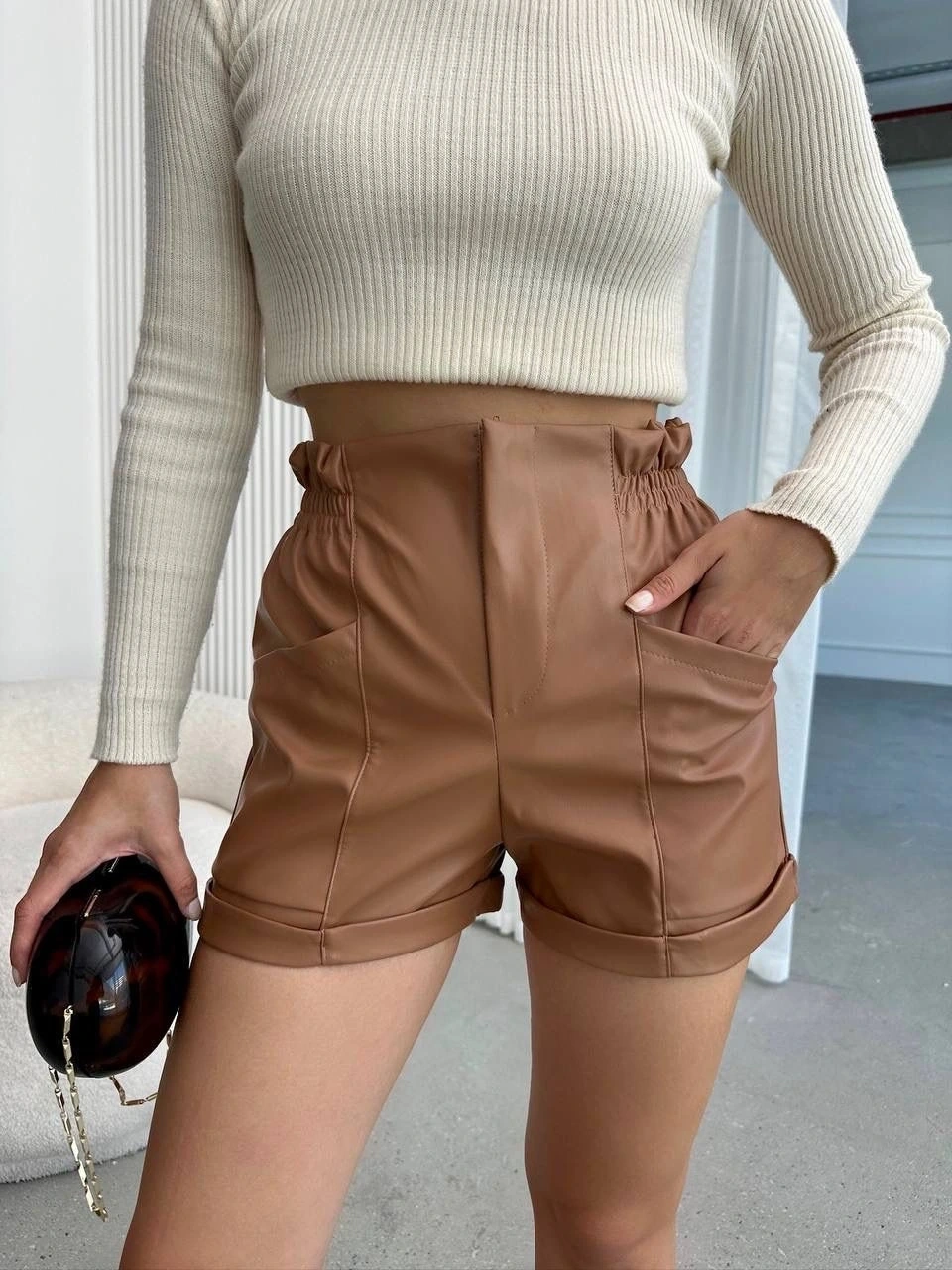 Beli lastikli deri şort kahve H24605