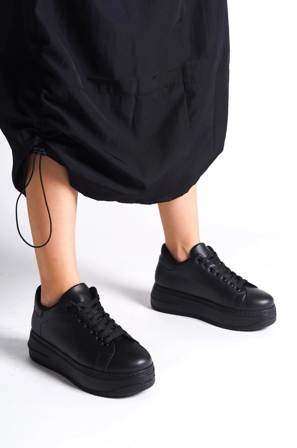 BIANA Bağcıklı Ortopedik Taban Kadın Sneaker Spor Ayakkabı ST - Siyah