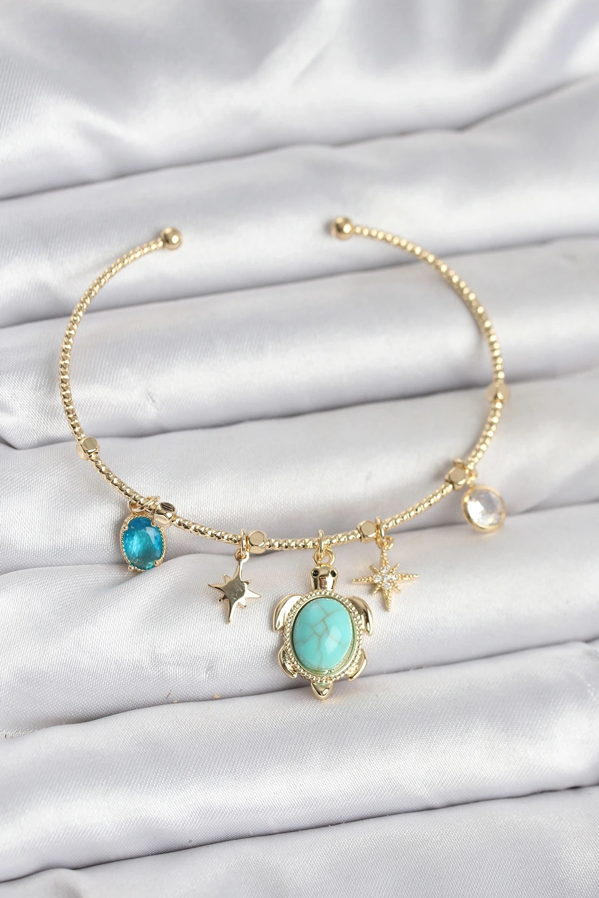 Caretta Caretta Charmlı Gold Renk Kadın Bileklik