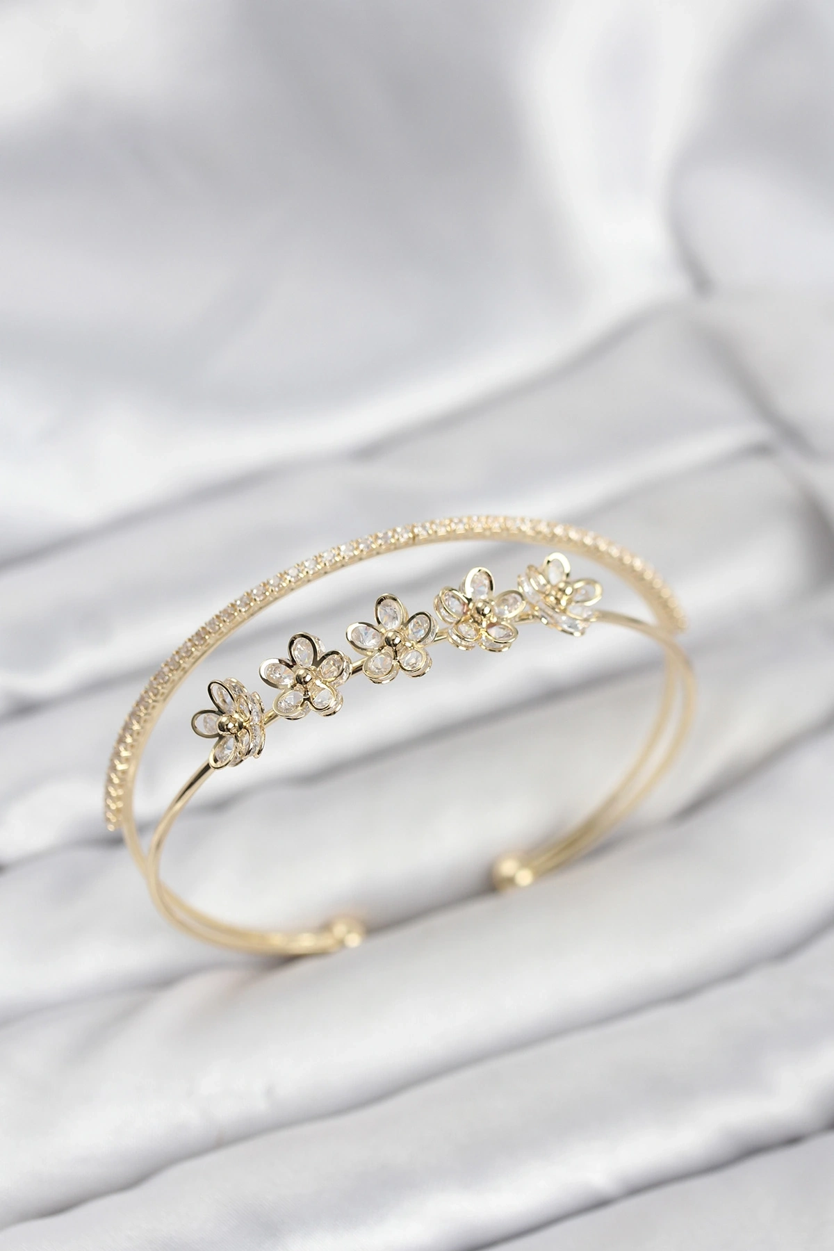 Çiçek Model Pirinç Gold Renk Kadın Bileklik