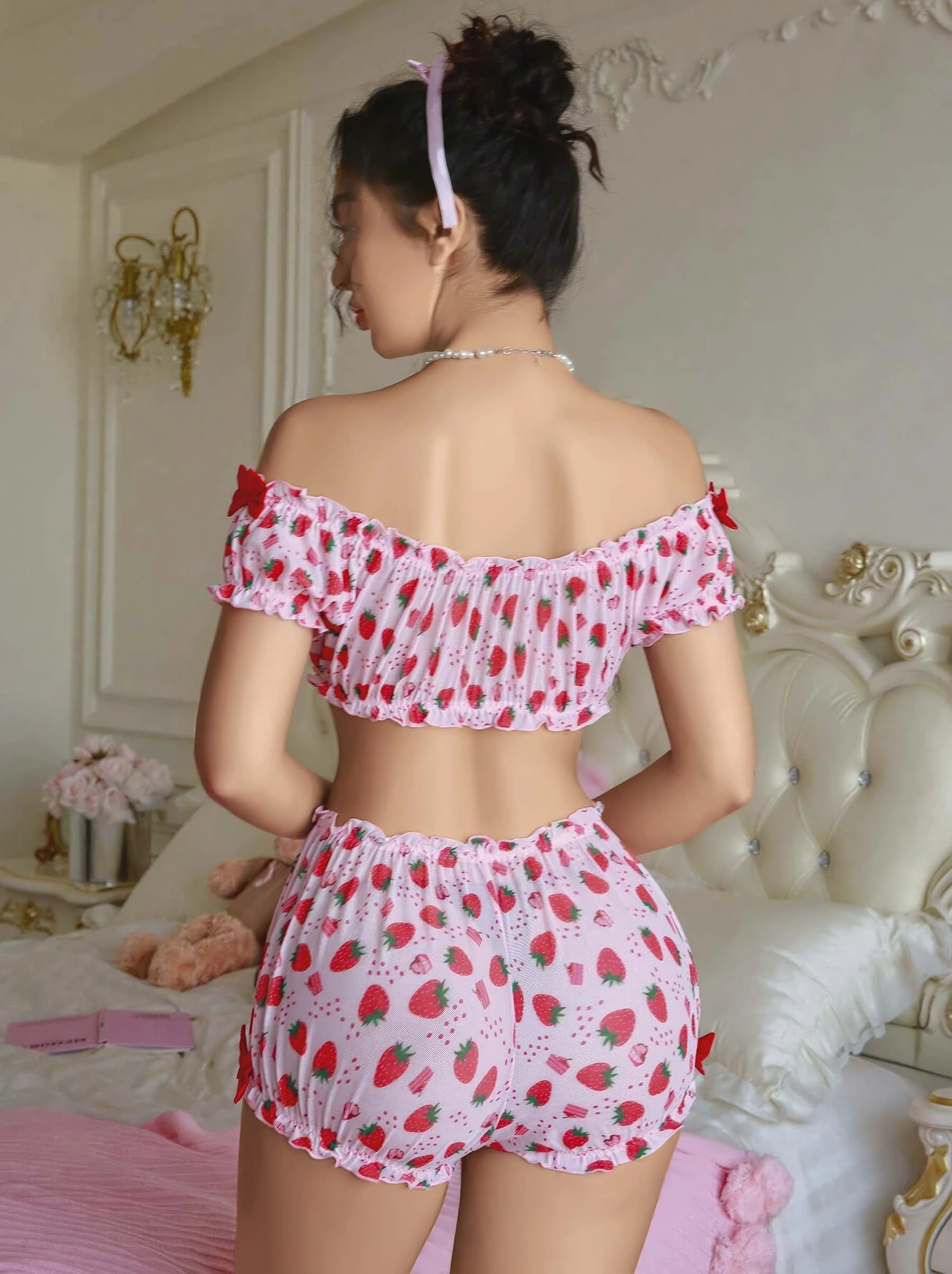 Çilekli Bustiyer Takımı