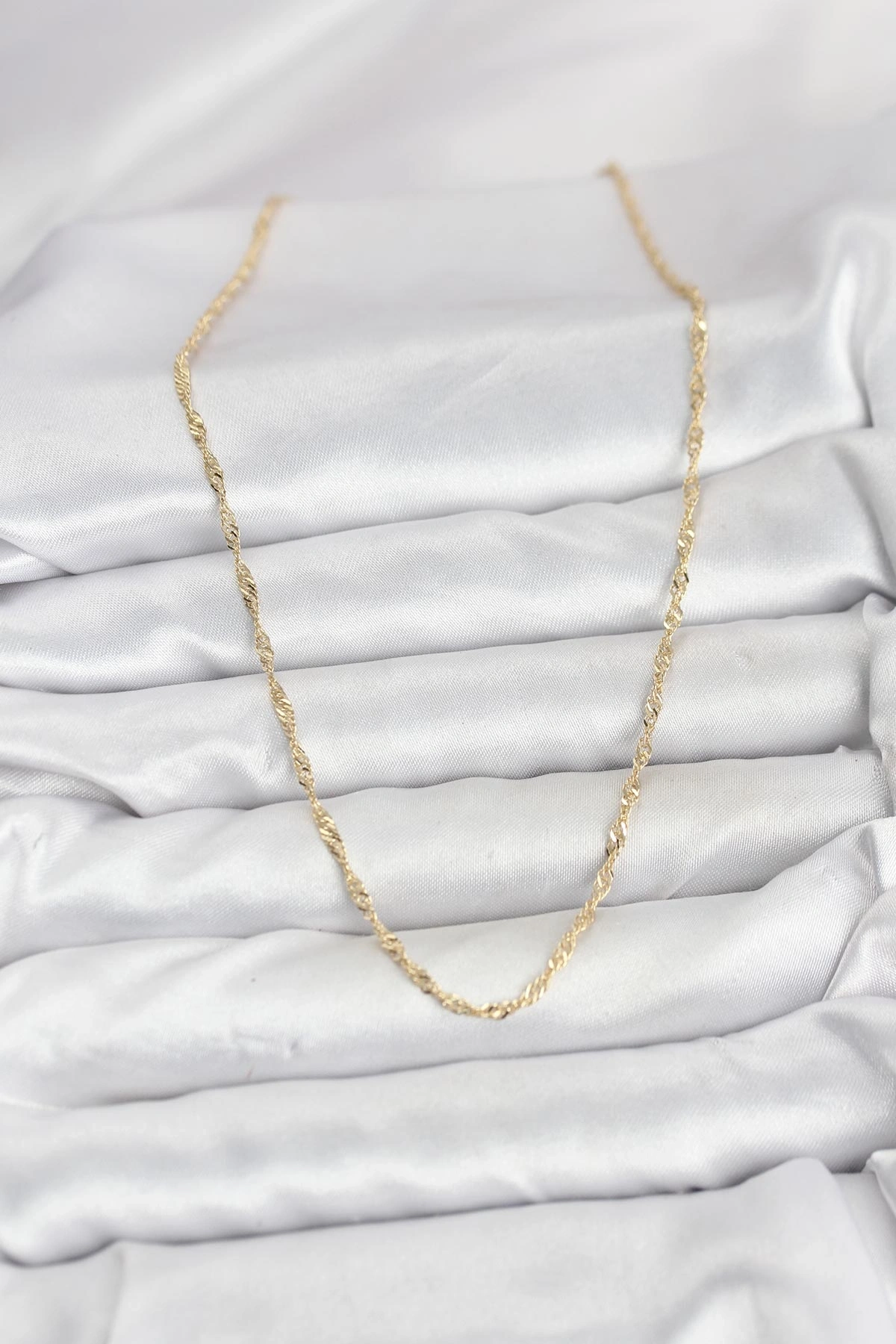 CM 14K Gold Renk Yassı Burgulu Model Kadın Kolye