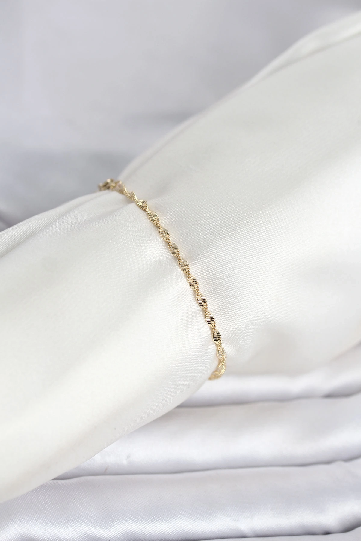 CM 14K Gold Renk Yassı Ezme Burgu Model Kadın Bileklik