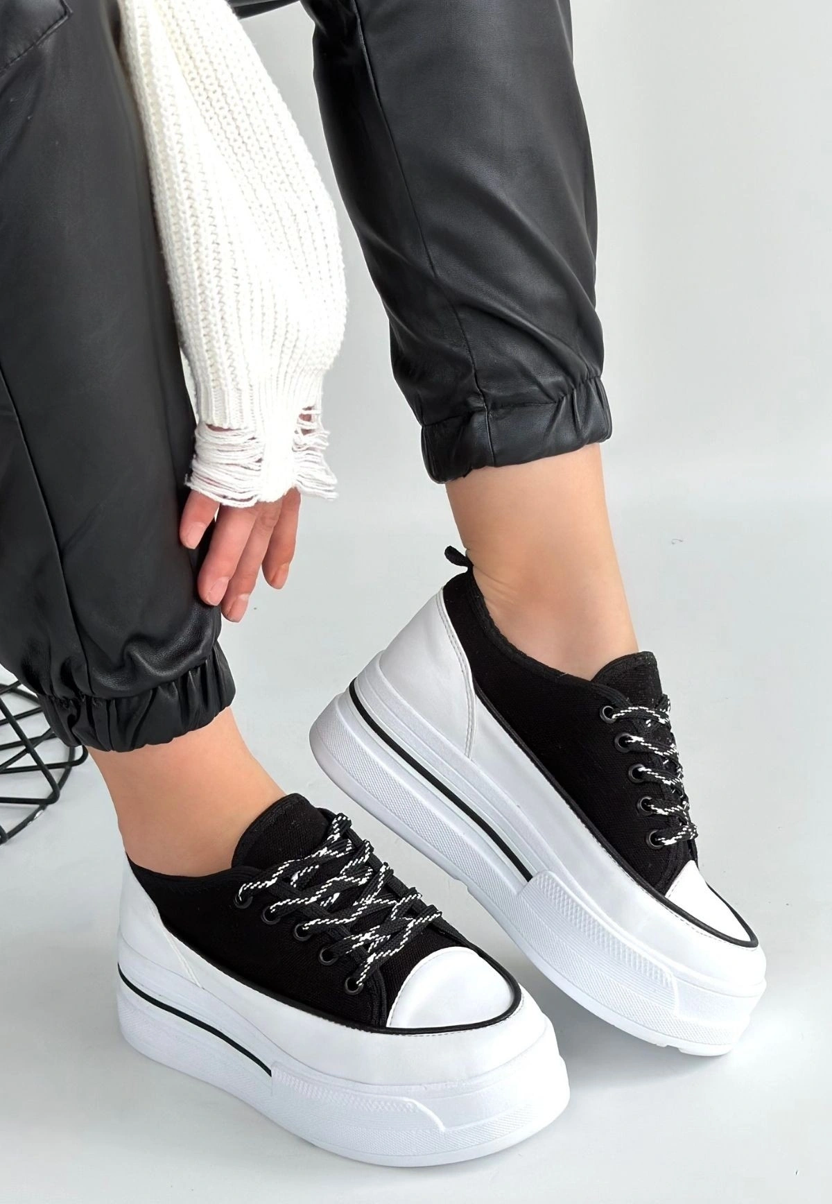 Dalen Siyah Keten Bağcıklı Spor Ayakkabı