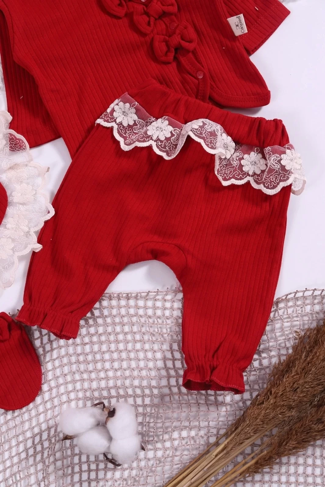 Dantel İşlemeli Fisto Detaylı Kız Bebek 5 Parça %100 Pamuk Hastane Çıkışı
