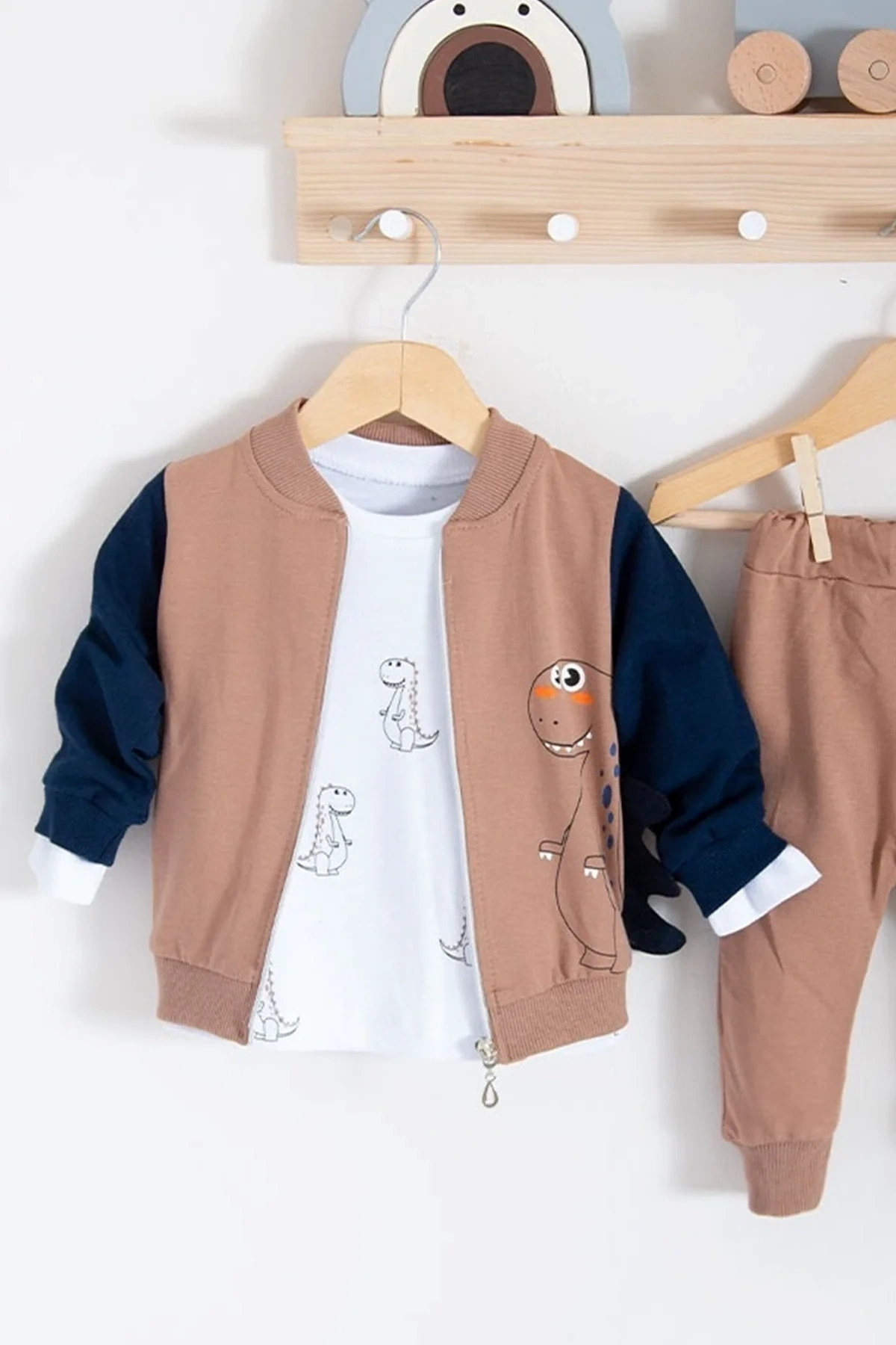 Dinazor Desenli Hırkalı 3lü Erkek Bebek Takım