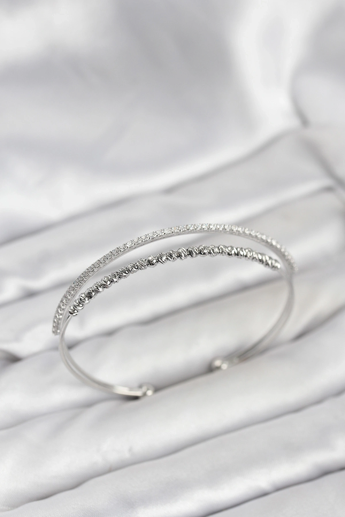 Dorika Model Pirinç Gümüş Renk Kadın Bileklik