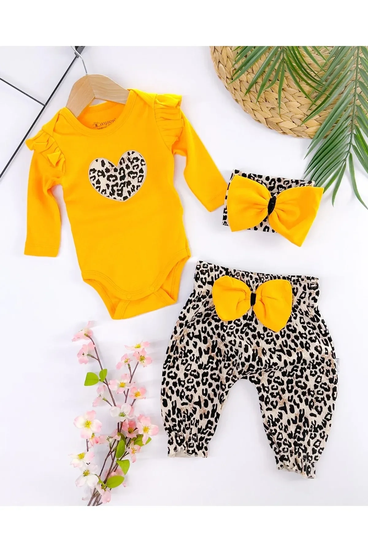 Fiyonklu Leopar Desenli % 100 Pamuk Kız Bebek Takım