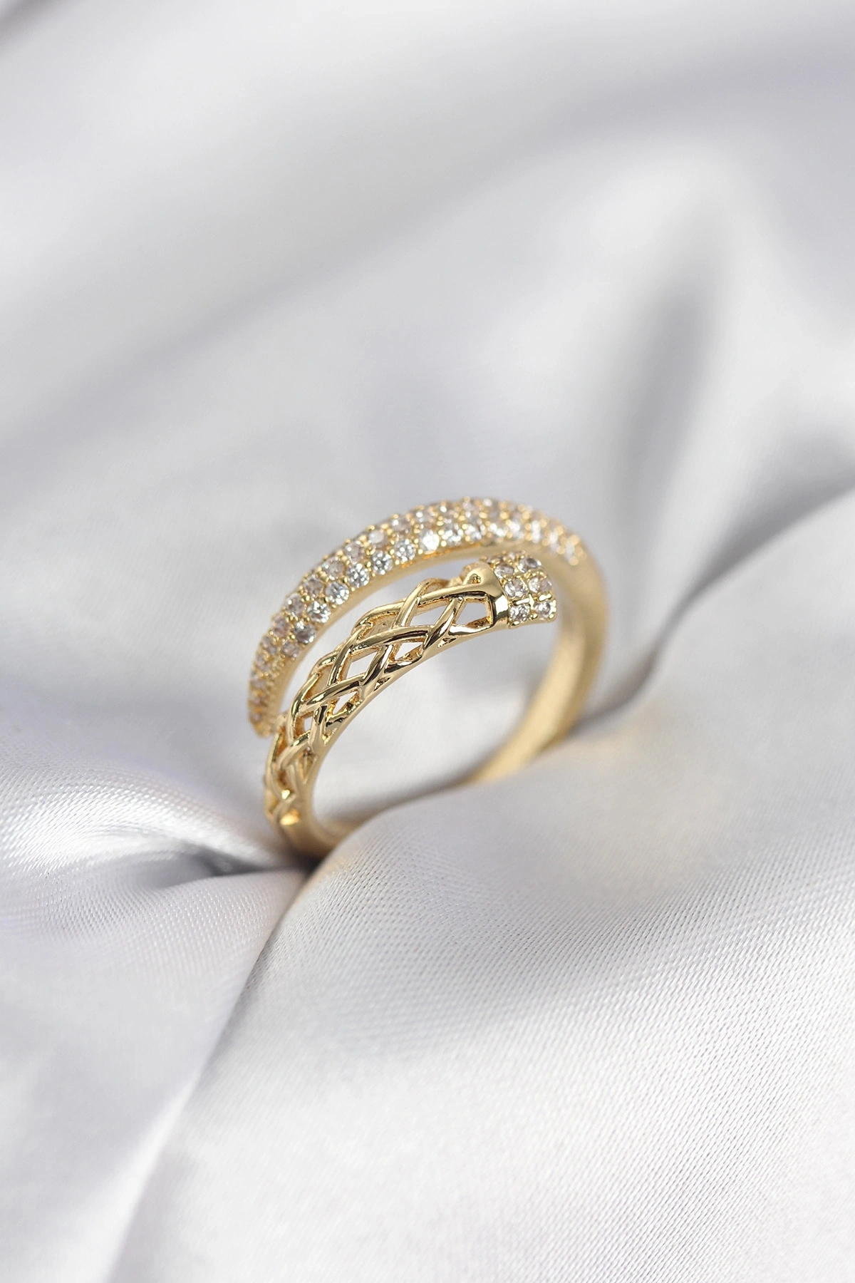 Gold Renk Zirkon Taşlı Sarmal Kadın Yüzük