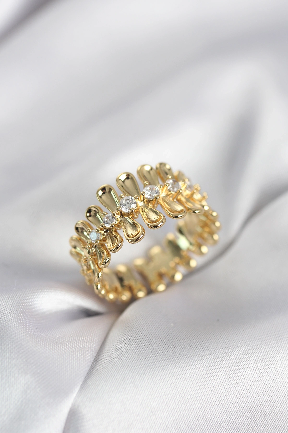 Gold Renk Zirkon Taşlı Sıralı Damla Model Kadın Yüzük