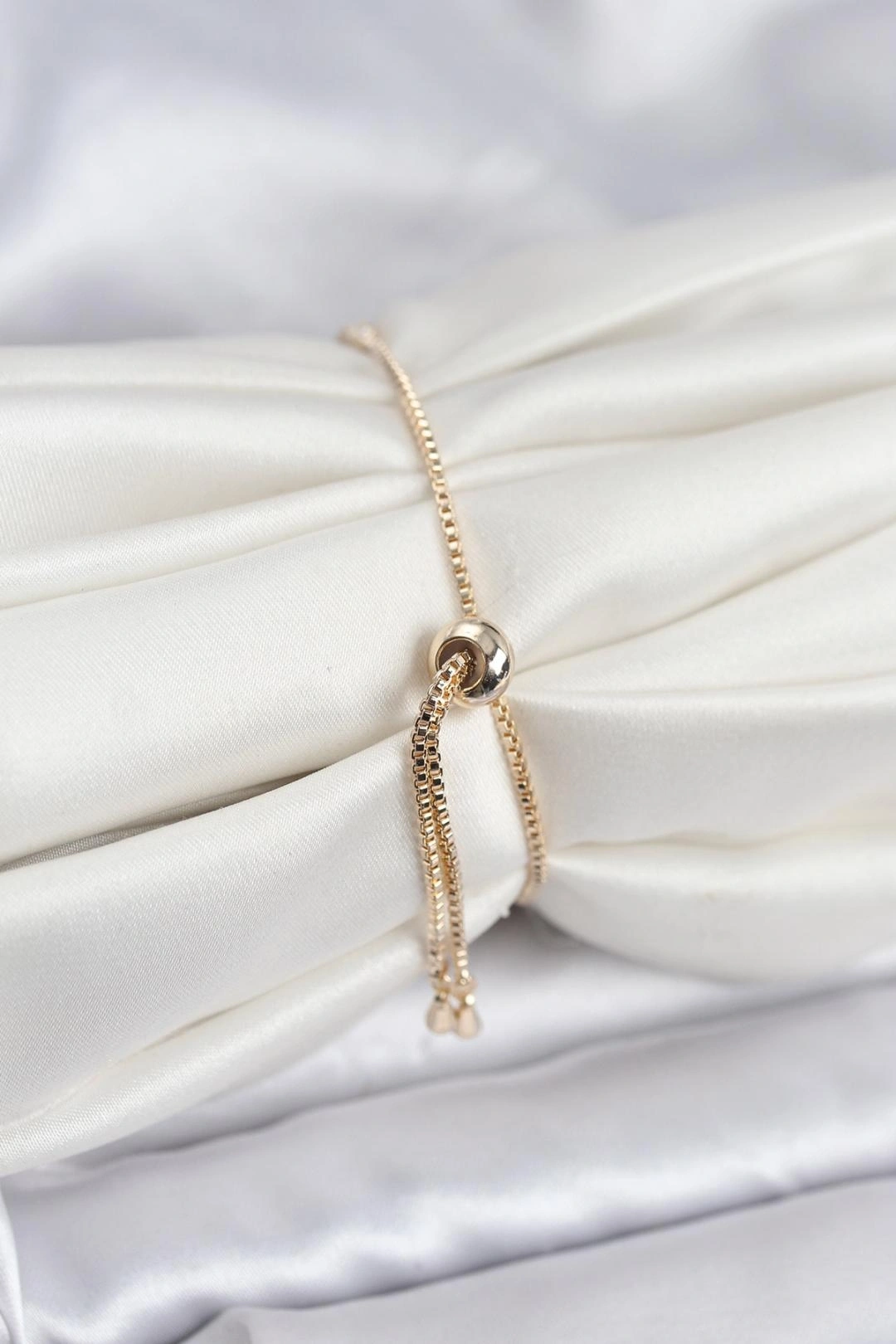 Gold Renk Zirkon Taşlı Yıldız Model Asansörlü Kadın Bileklik