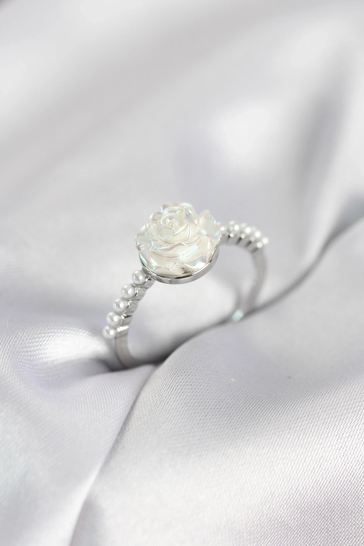 Gümüş Renk Gül Model İncili Kadın Yüzük