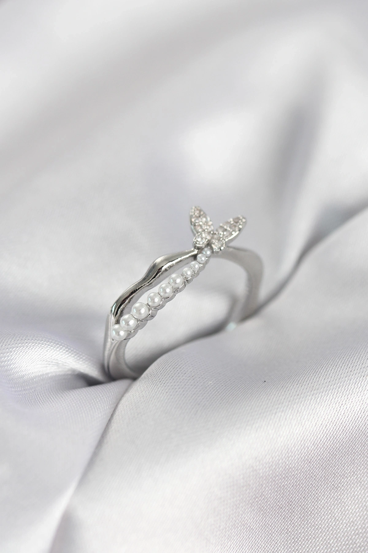 Gümüş Renk Kuyruklu Kelebek Model İncili Kadın Yüzük