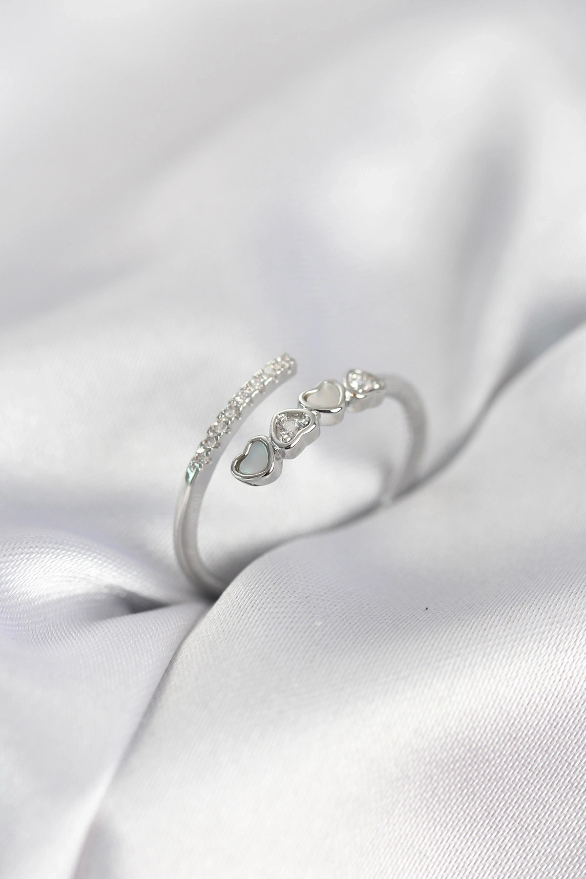 Gümüş Renk Zirkon Taşlı Minimal Kalp Model Kadın Yüzük