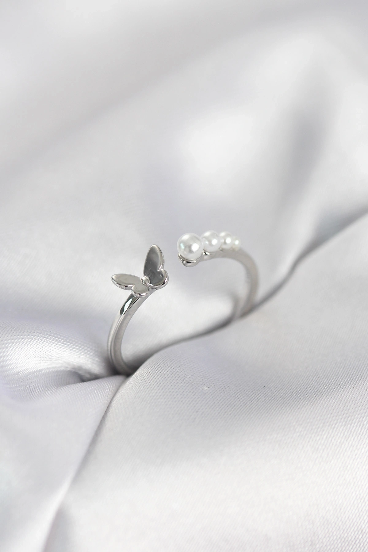 İncili Kelebek Model Gümüş Renk Pirinç Kadın Yüzük