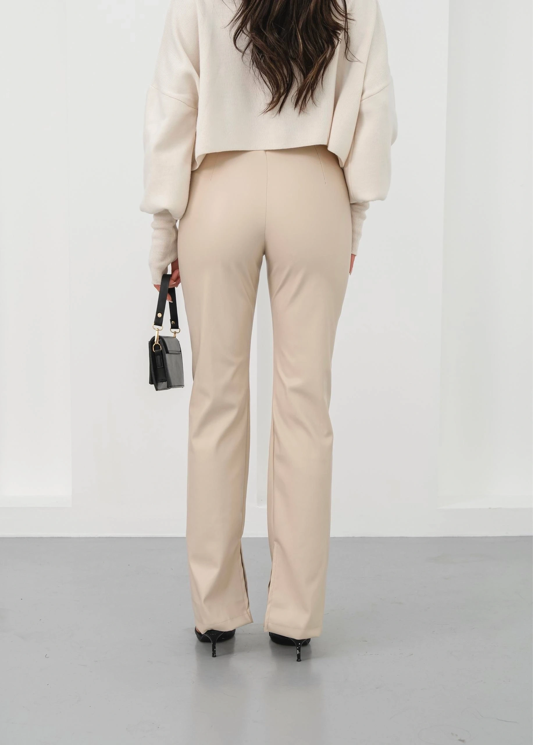 İspanyol yırtmaçlı paça deri pantolon bej hn