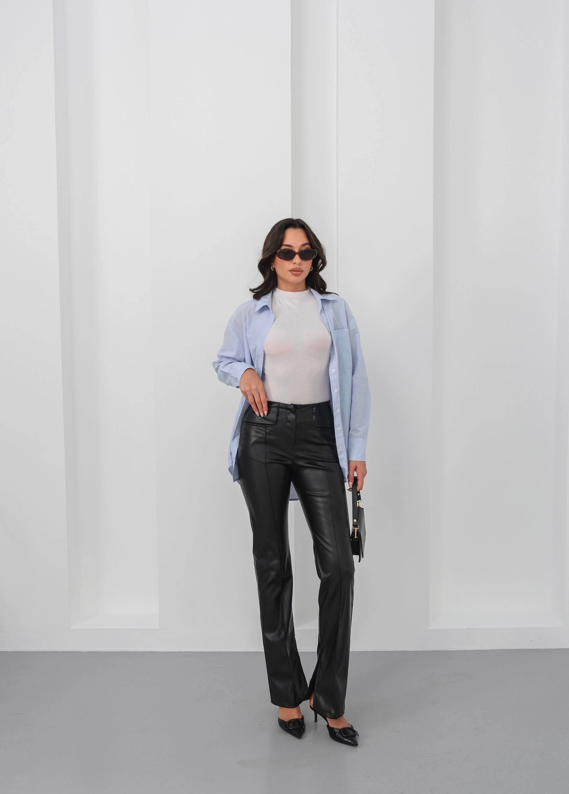 İspanyol yırtmaçlı paça deri pantolon siyah hn