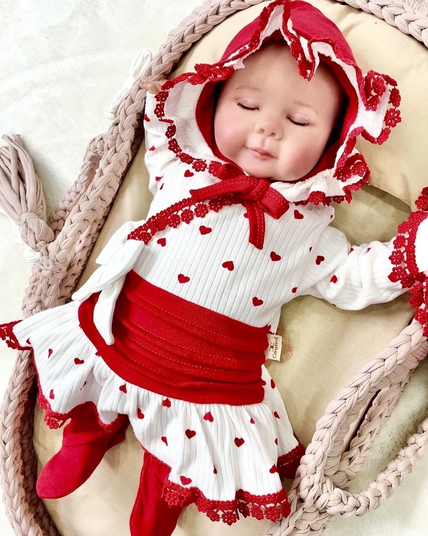 Kalp Desenli Dantel İşlemeli Hastane Çıkışı