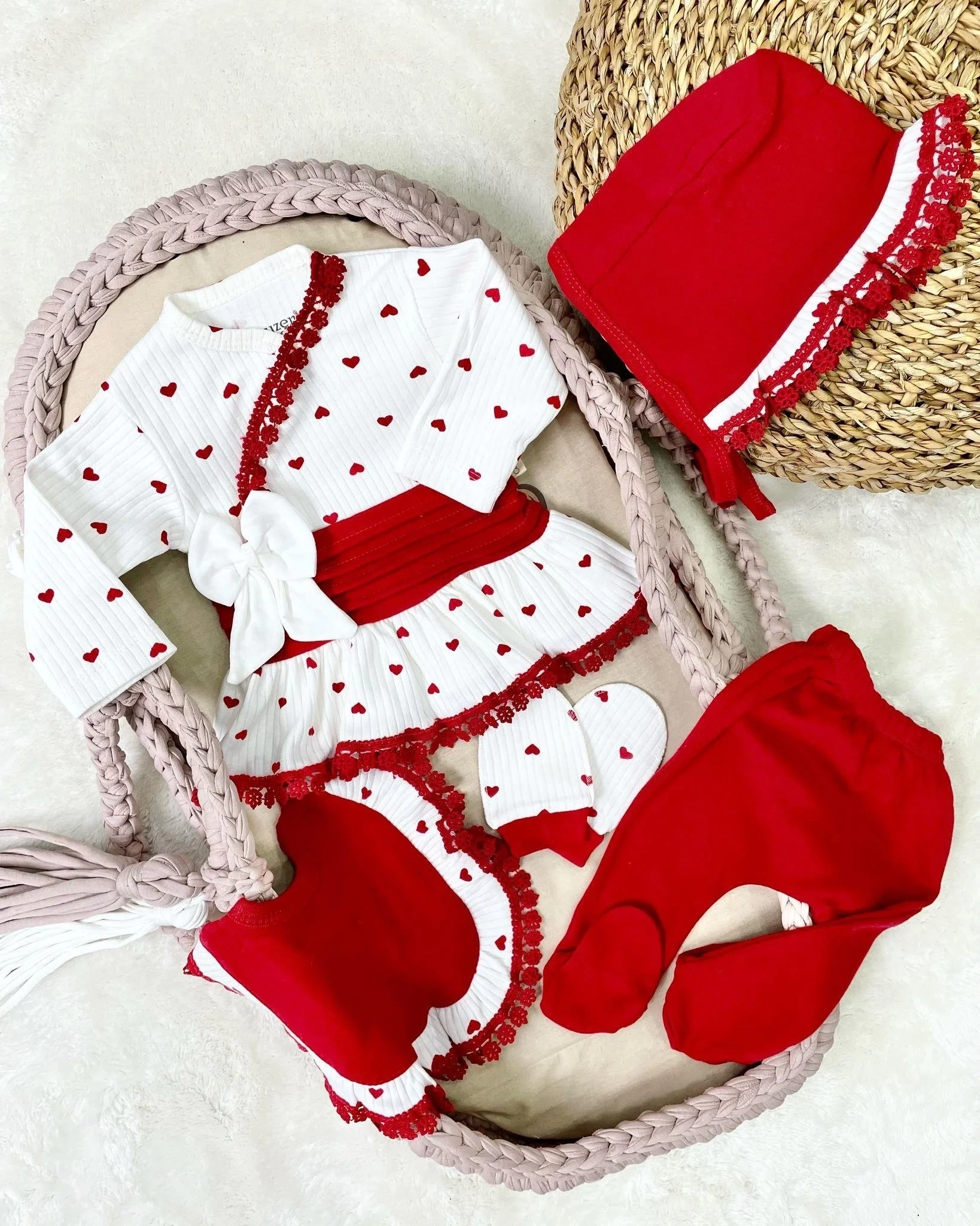 Kalp Desenli Dantel İşlemeli Hastane Çıkışı