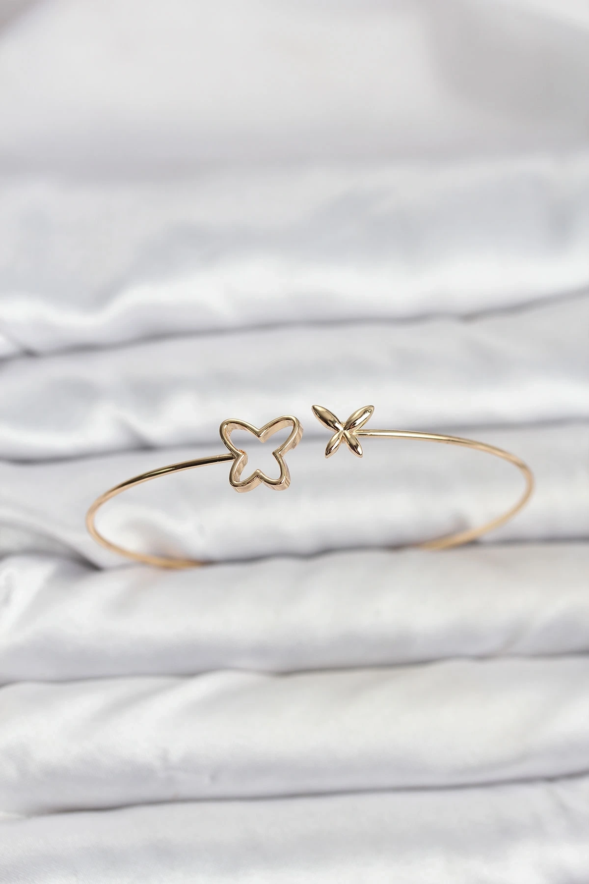 Kelebek Model Gold Renk Bileklik