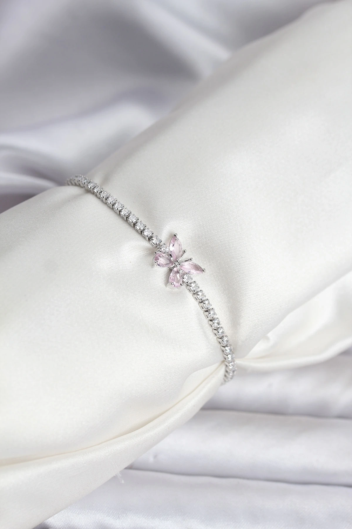 Kelebek Model Zirkon Taşlı Gümüş Renk Pirinç Su Yolu Kadın Bileklik