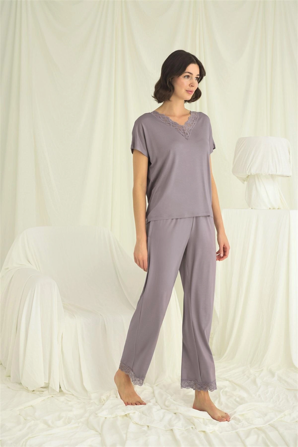 Kısa Kollu V Yakalı Dantelli Pijama Takımı