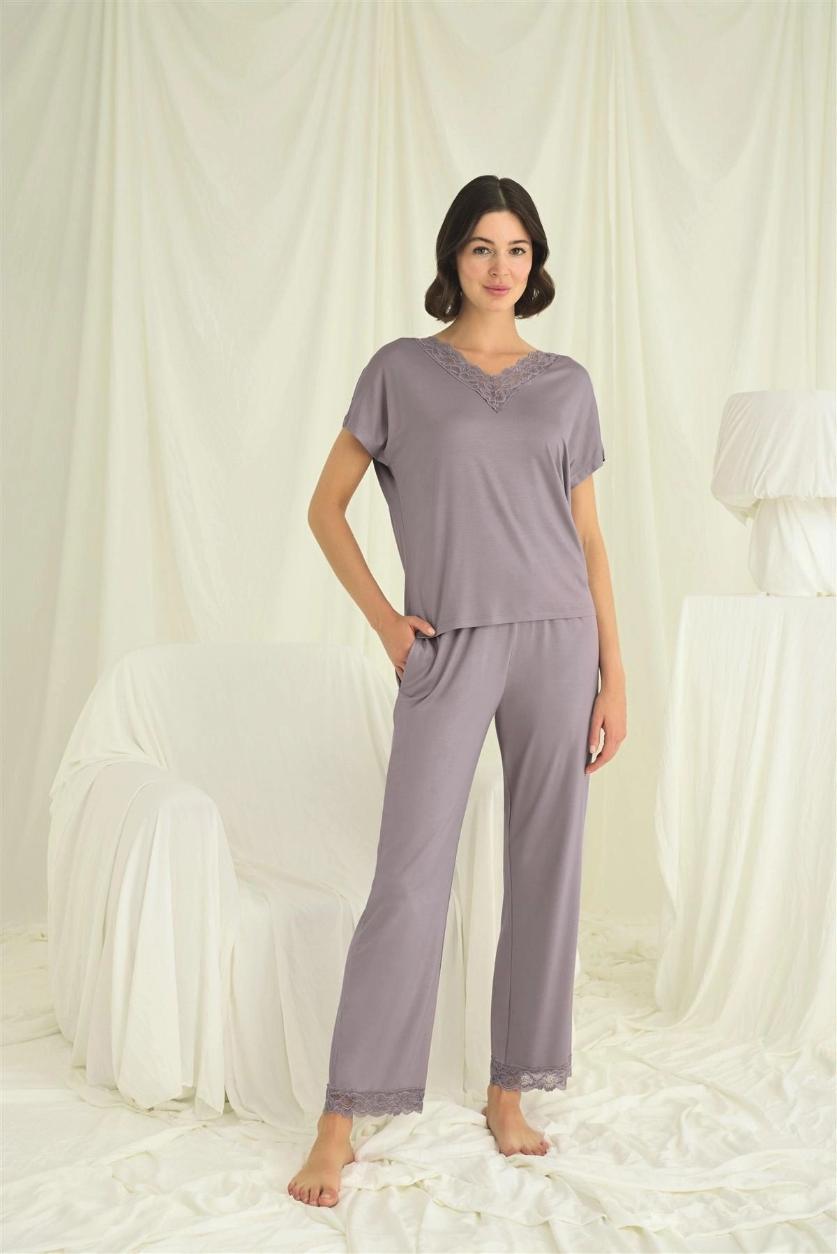 Kısa Kollu V Yakalı Dantelli Pijama Takımı