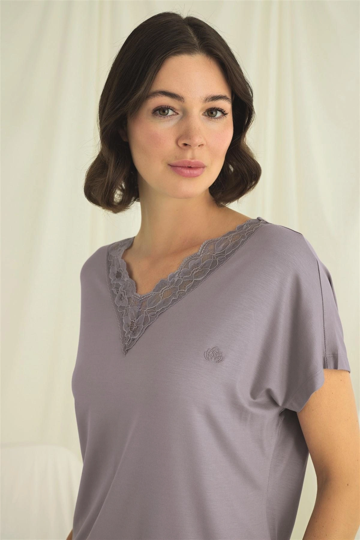 Kısa Kollu V Yakalı Dantelli Pijama Takımı