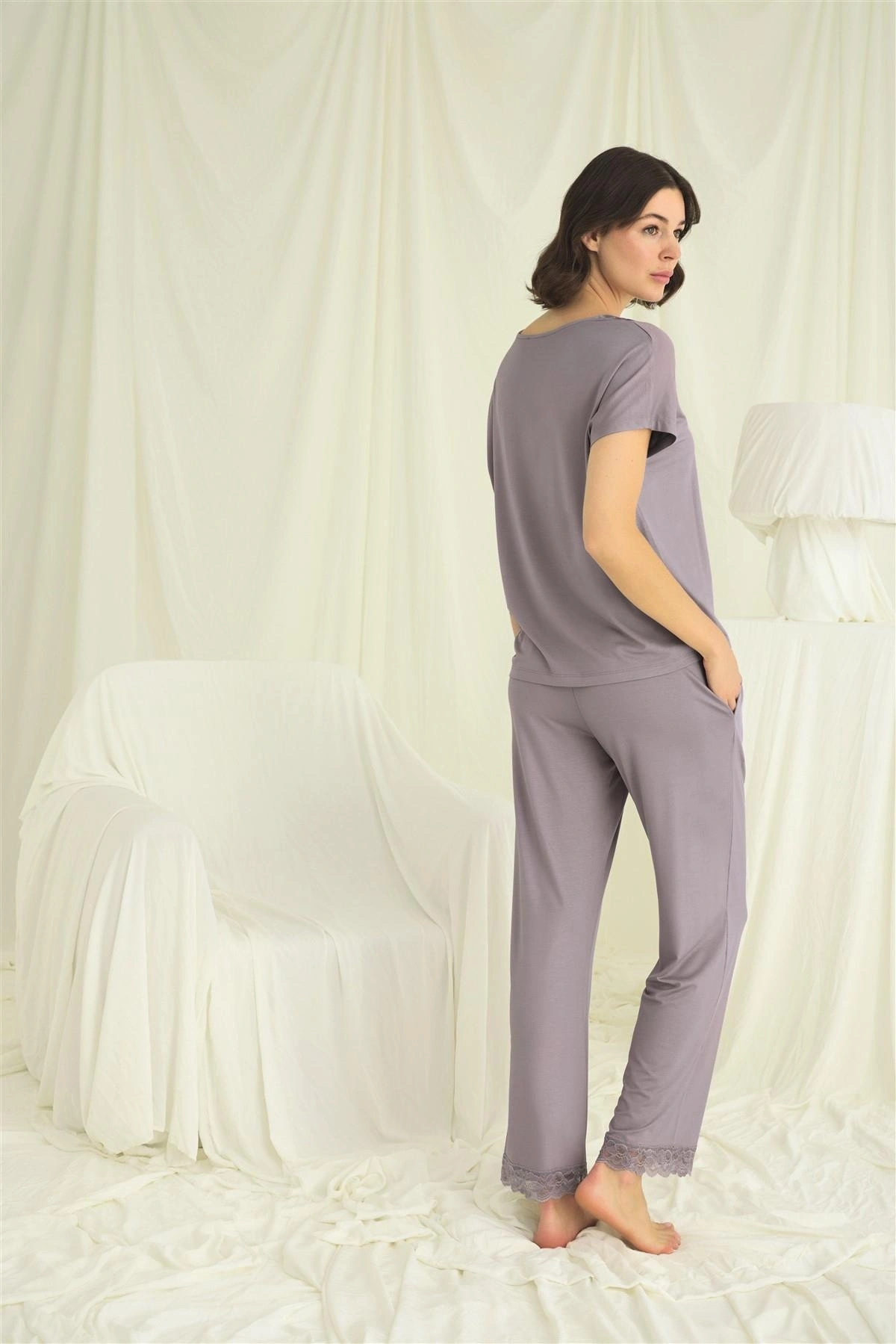 Kısa Kollu V Yakalı Dantelli Pijama Takımı