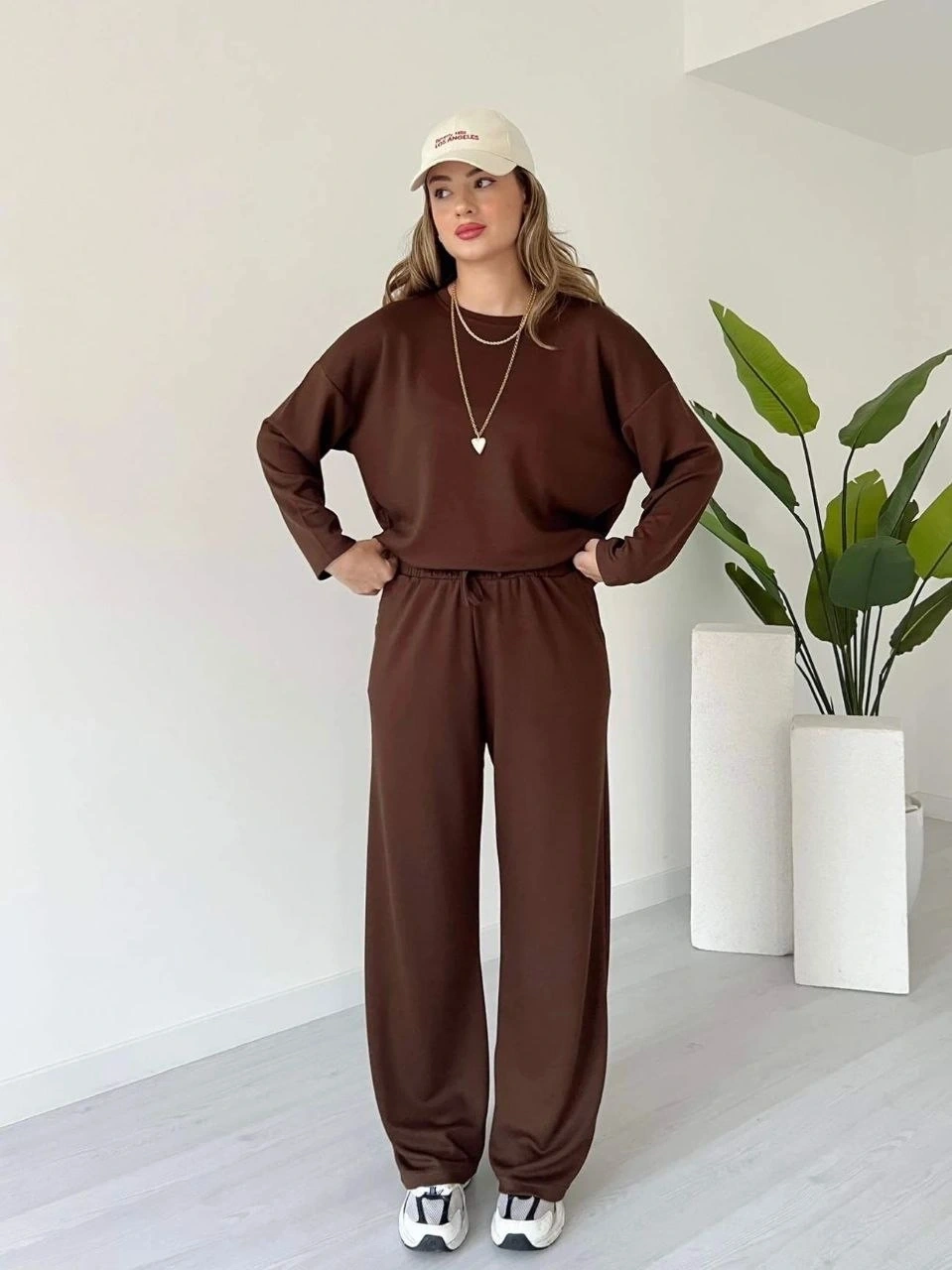 Kollu modal takım kahve