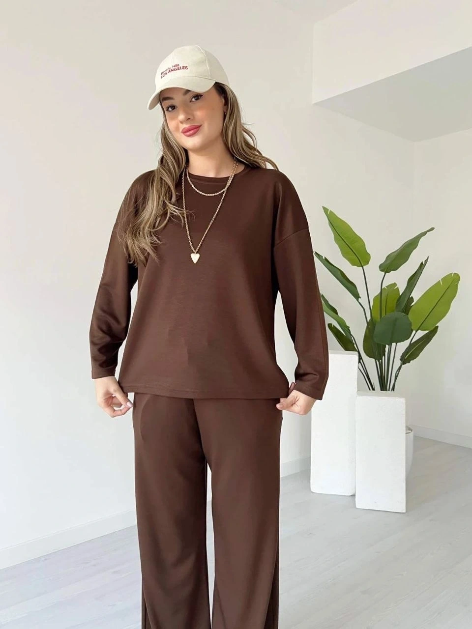 Kollu modal takım kahve