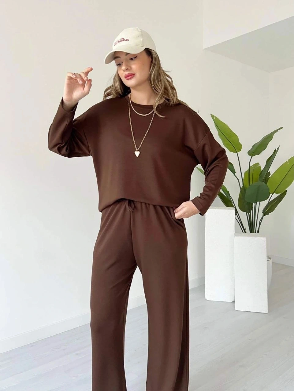 Kollu modal takım kahve