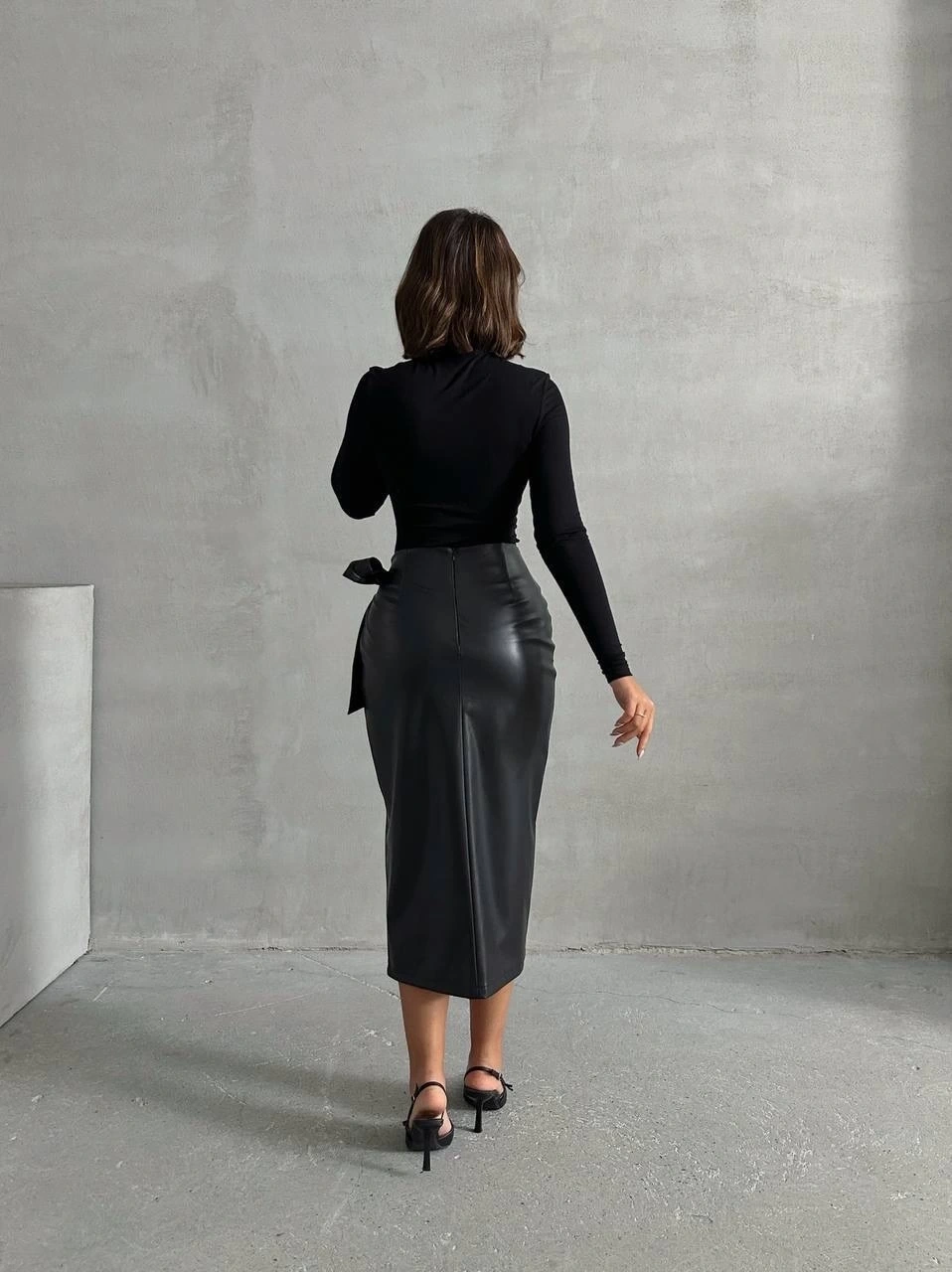 Kuşaklı uzun deri etek siyah h26414