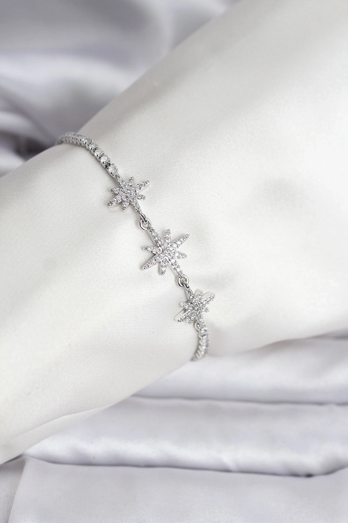 Kutup Yıldızı Model Zirkon Taşlı Gümüş Renk Su Yolu Kadın Bileklik