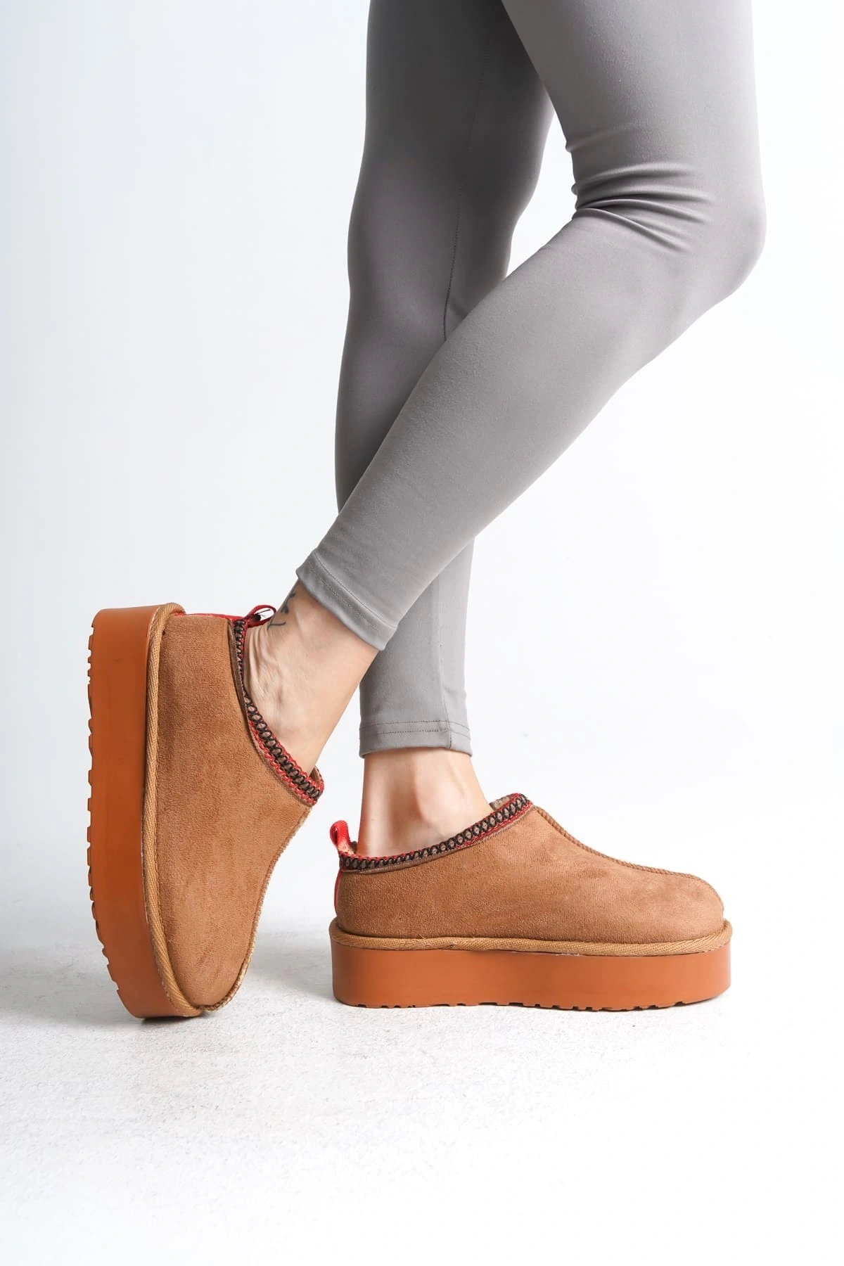 LEILA Bağcıksız Düz ve Kalın Taban İçi Kürklü Kısa Süet Kadın Bot STT - Taba