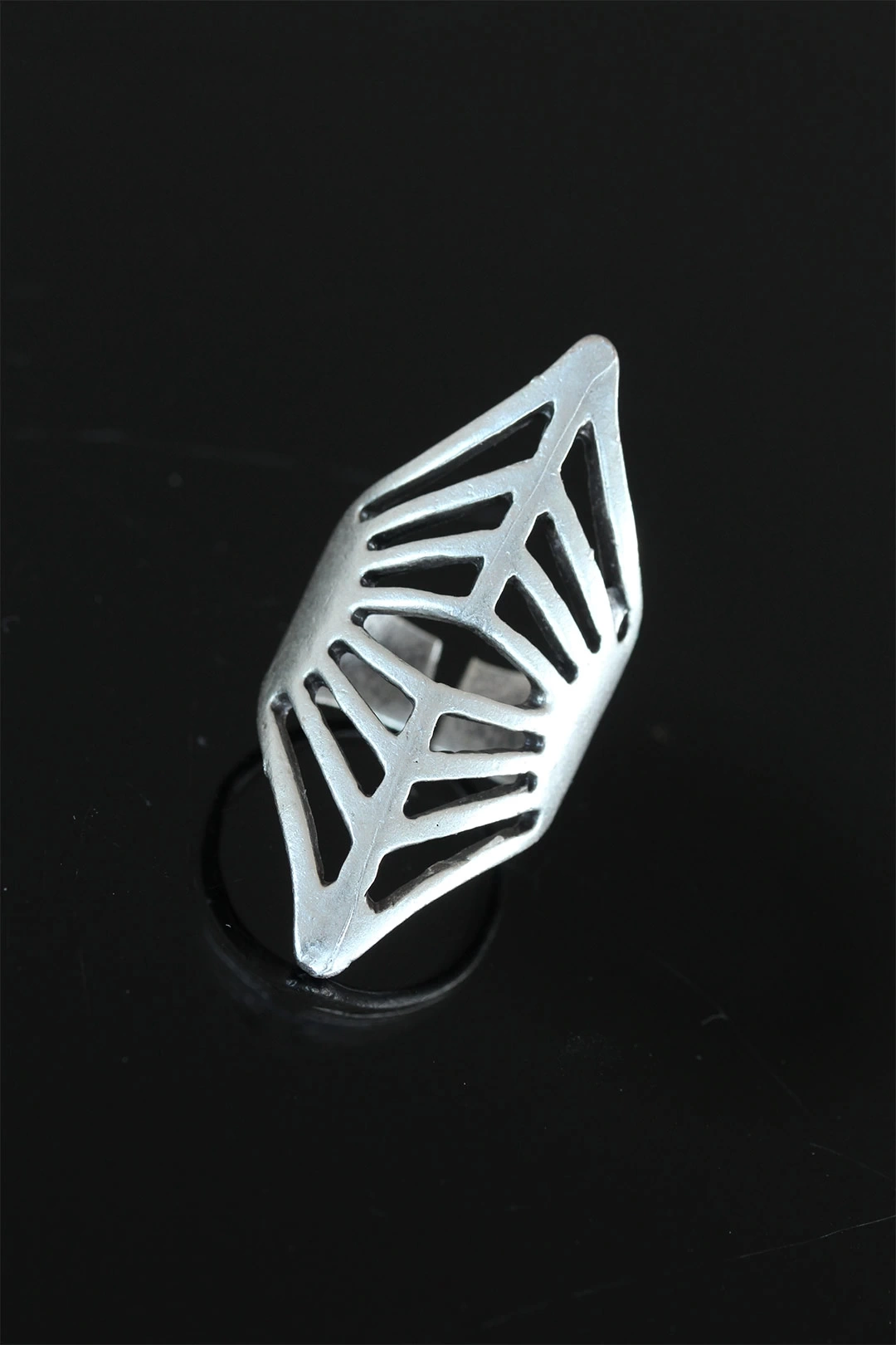 Metal Eskitme Gümüş Renk Otantik Ayarlamalı Bayan Yüzük