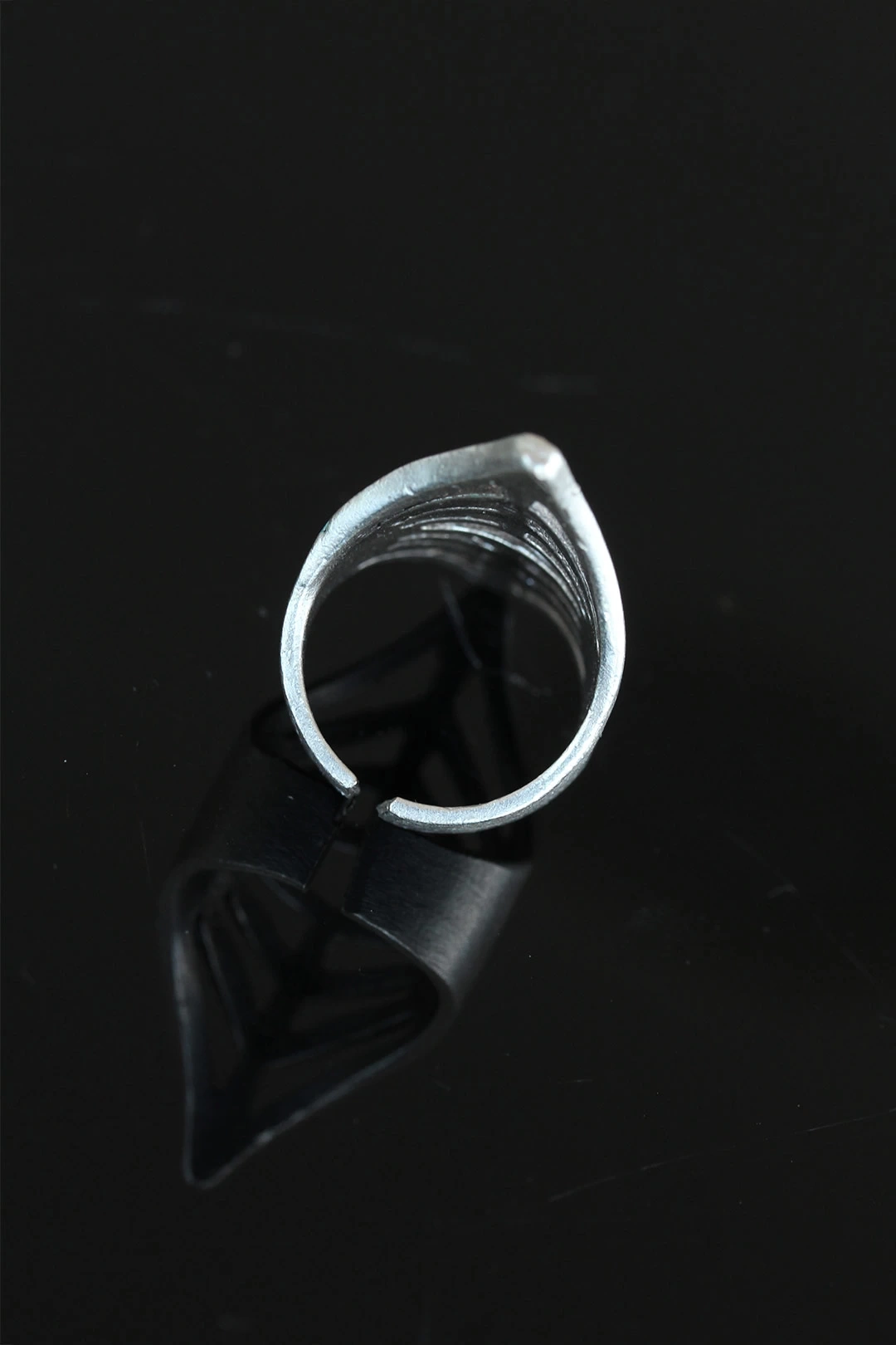 Metal Eskitme Gümüş Renk Otantik Ayarlamalı Bayan Yüzük