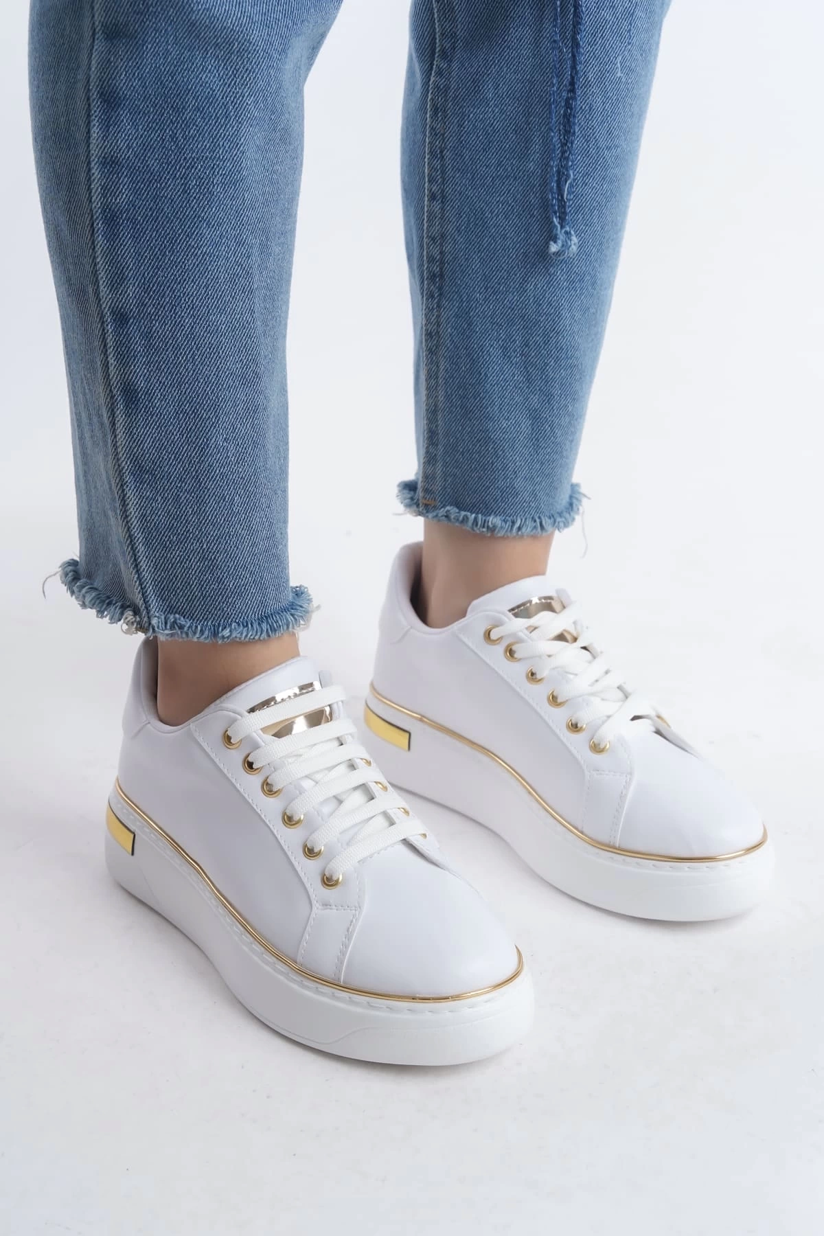 MINA Bağcıklı Ortopedik Taban Kadın Sneaker Spor Ayakkabı  BT - Beyaz/Altın
