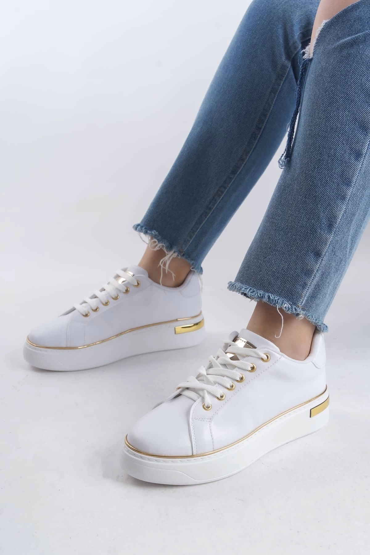 MINA Bağcıklı Ortopedik Taban Kadın Sneaker Spor Ayakkabı  BT - Beyaz/Altın
